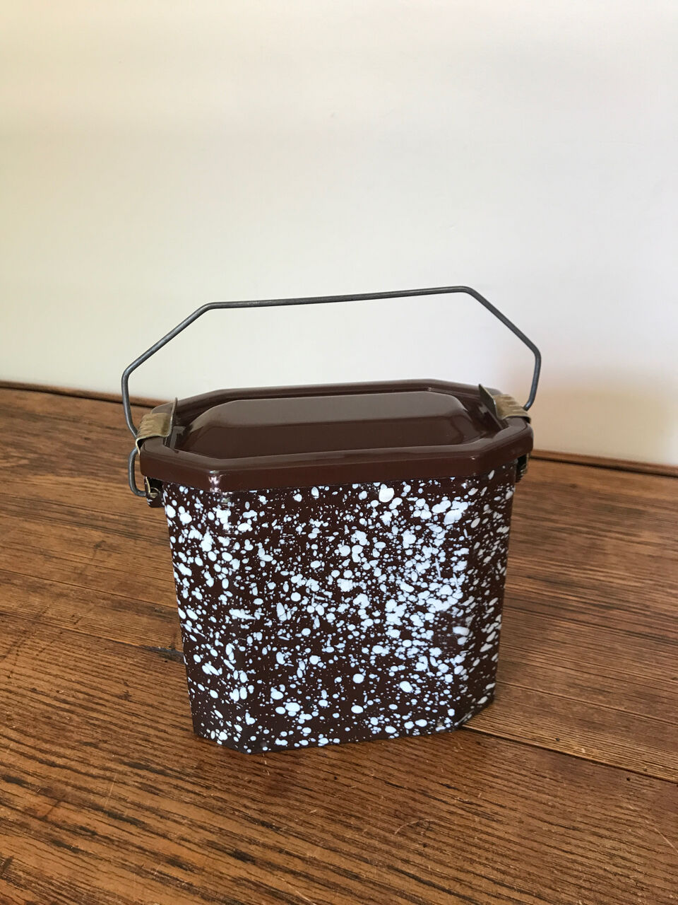 Canteen in vintage enamelled sheet metal