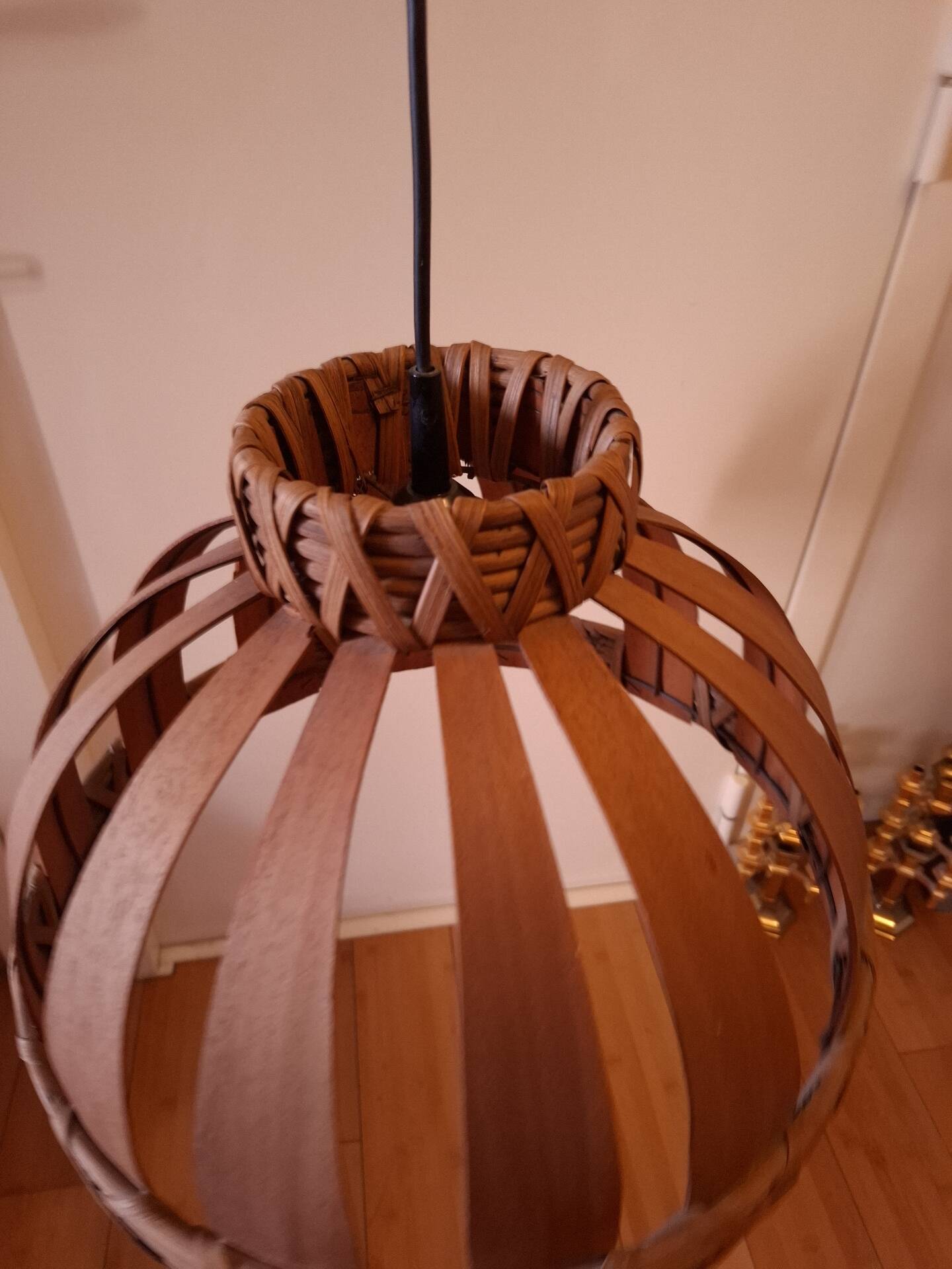 Scandinavian wooden slat suspension