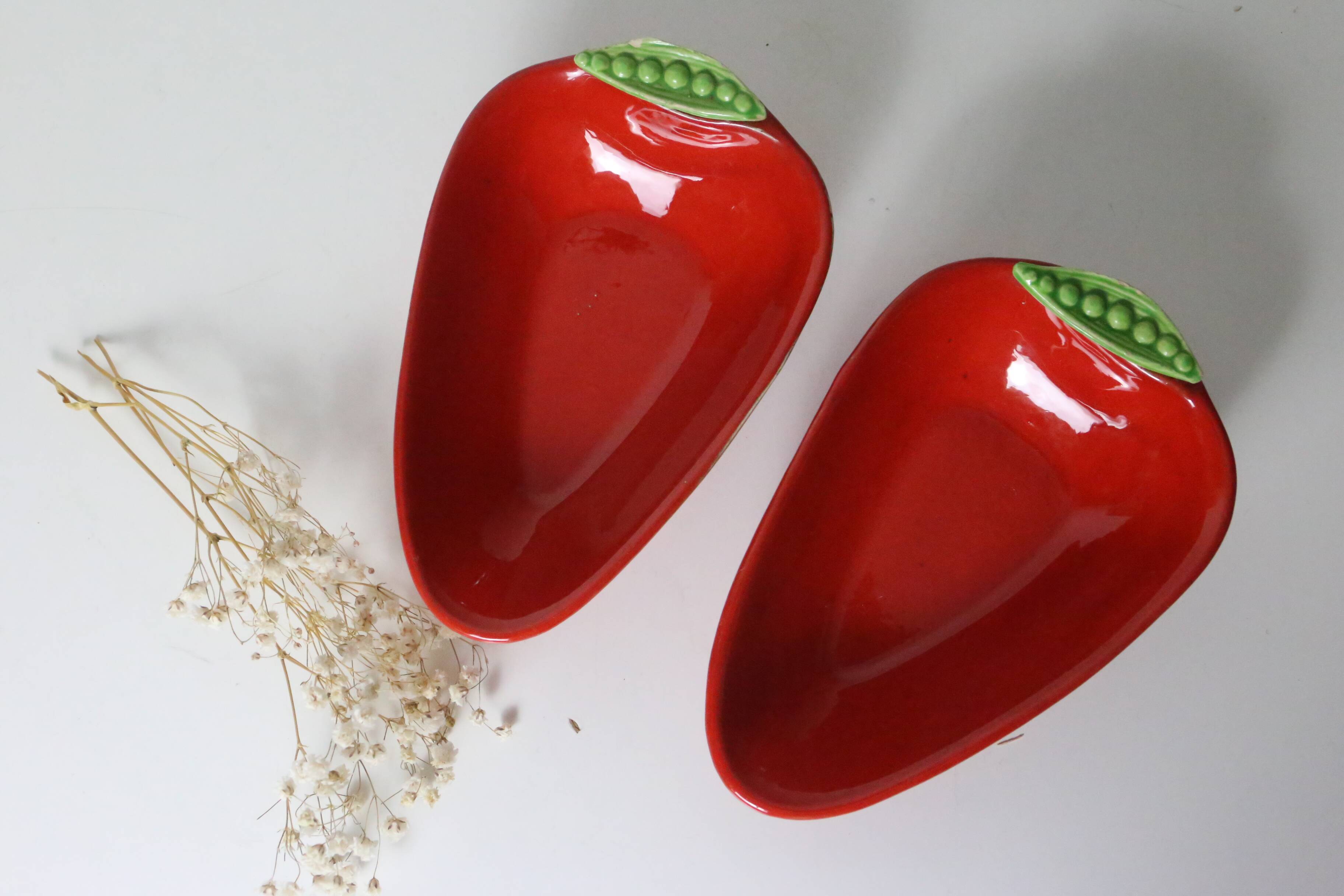 Pair of Saint Clément barbotine dishes