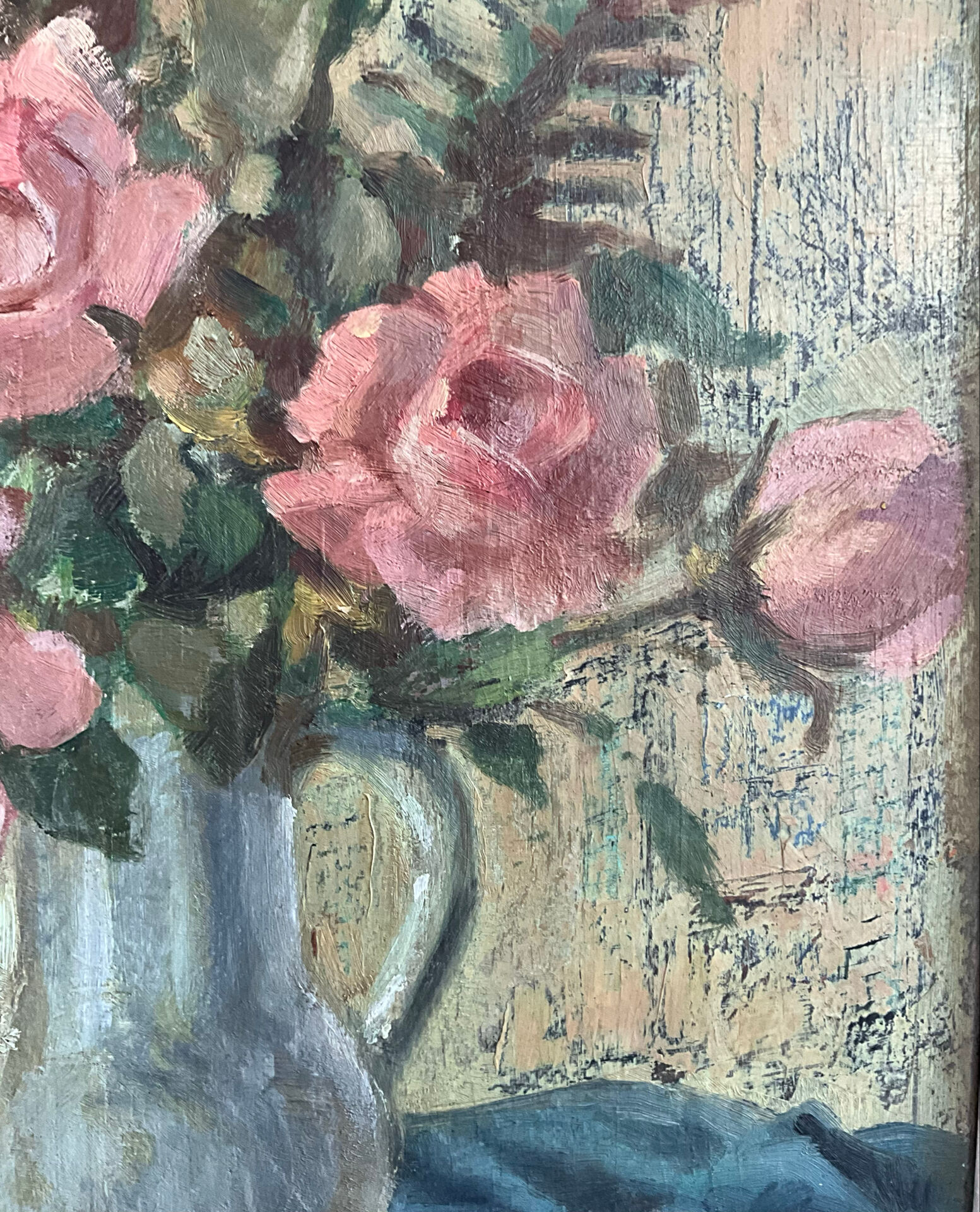 Oil on panel bouquet of roses signed Akar (?) in its gilded frame.