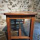 Table vintage en chêne français avec finition vernie d'origine