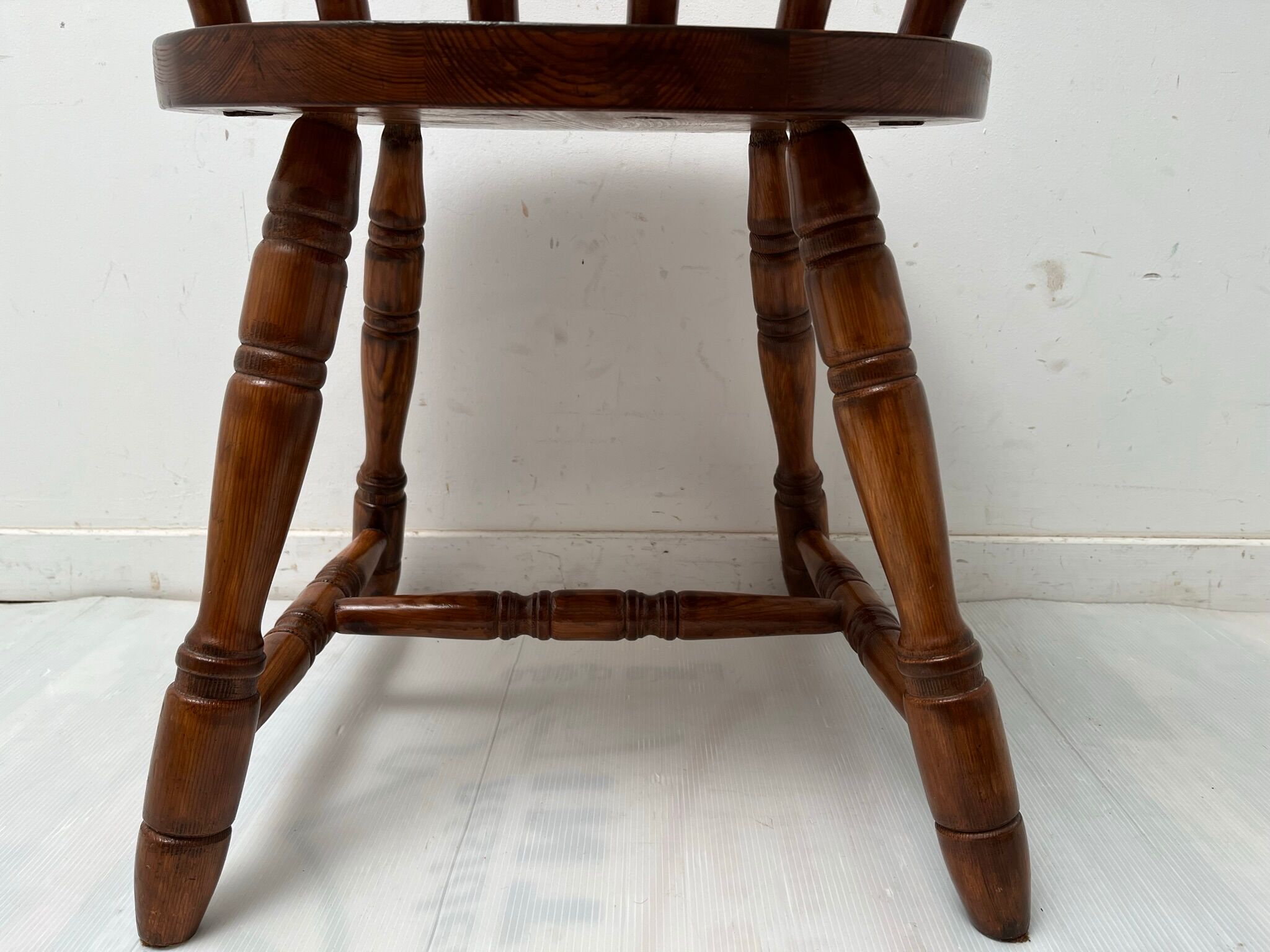 4 chaises western de saloon vintage 1970-1980