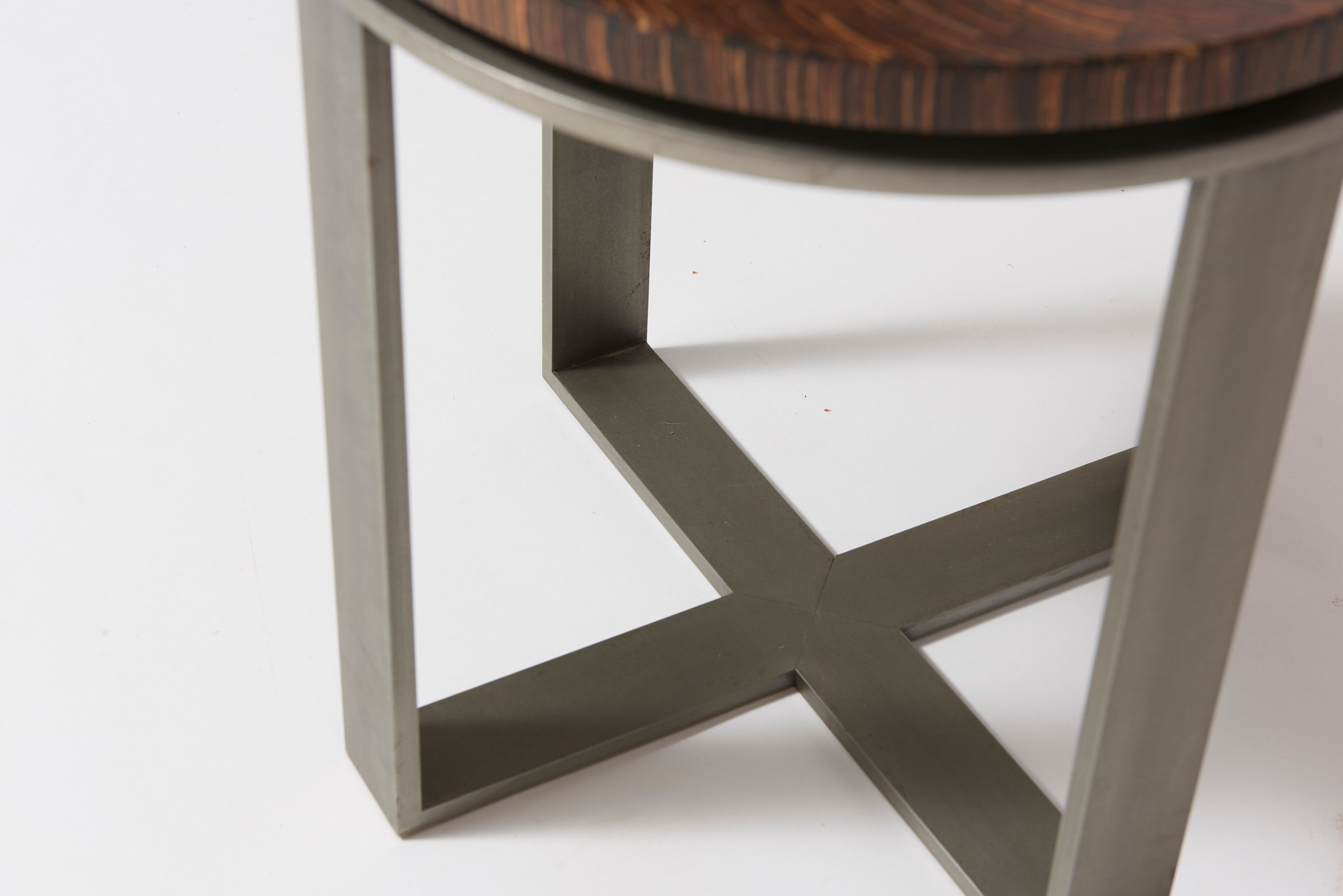 Art-deco style side table in palm wood and steel base