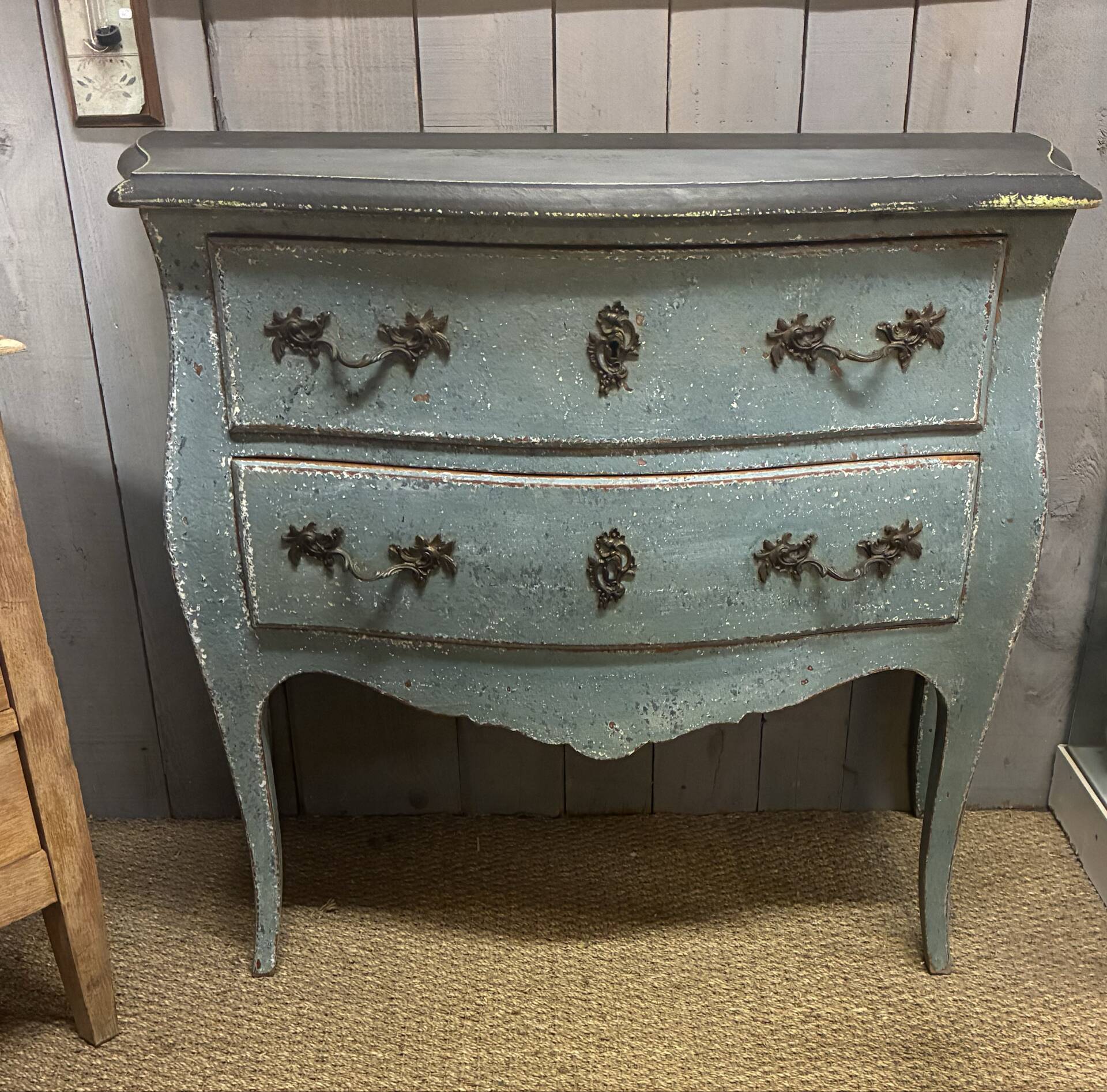Ancienne commode de style Louis XV