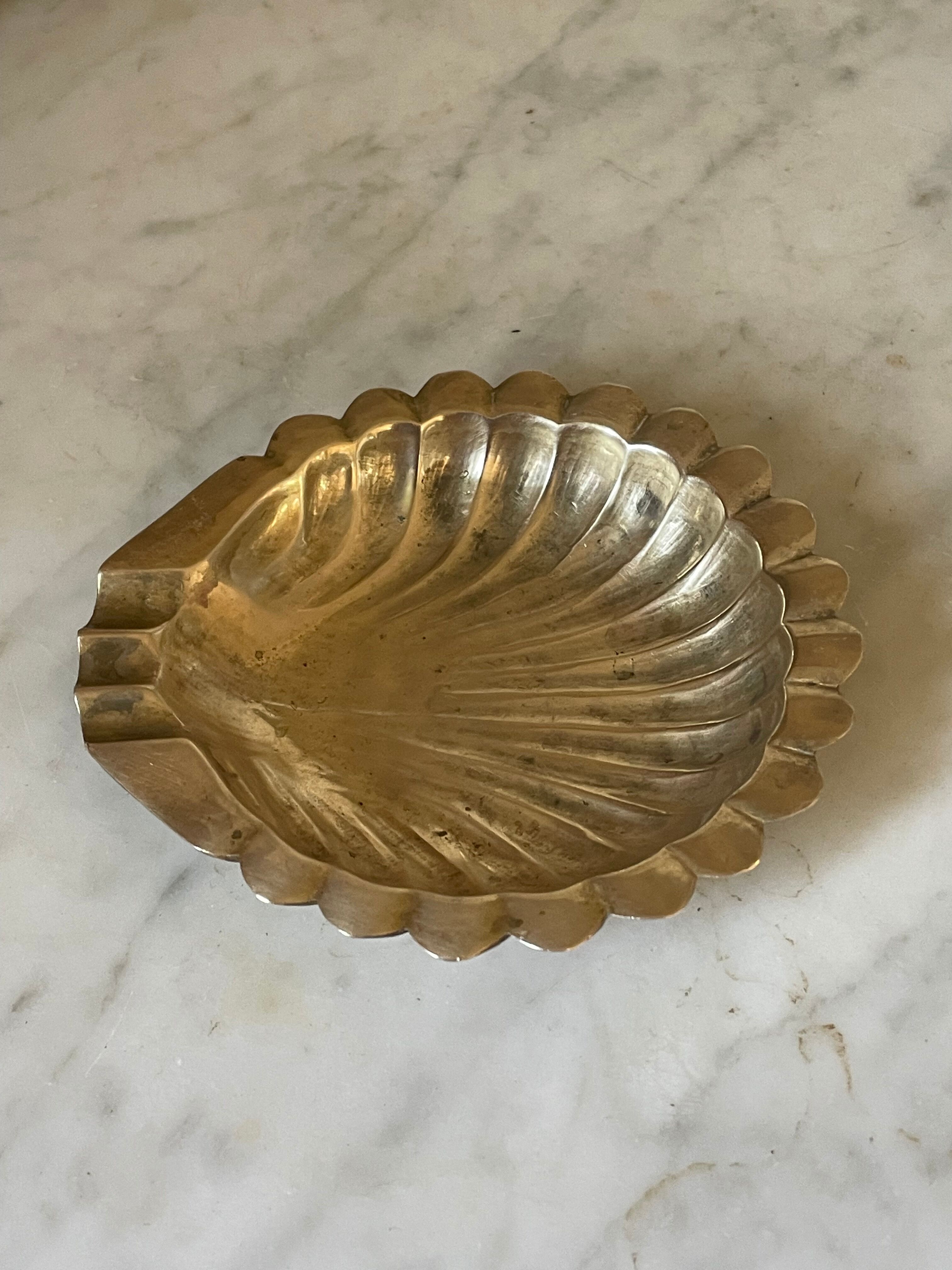 Cendrier coquille en laiton massif