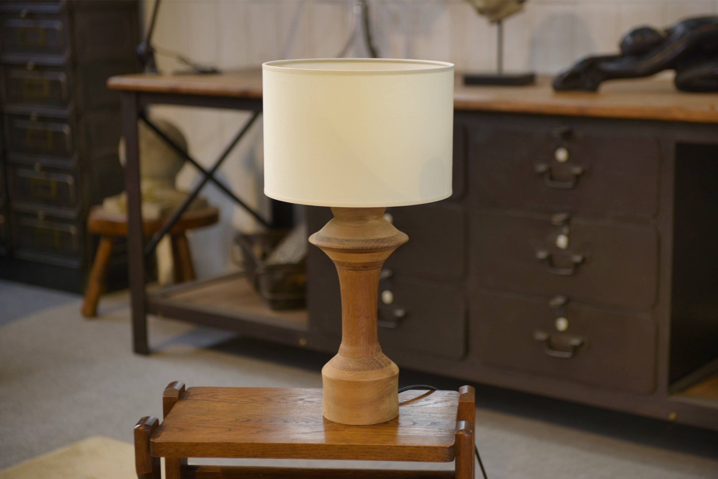 Lampe en chêne des années 1950