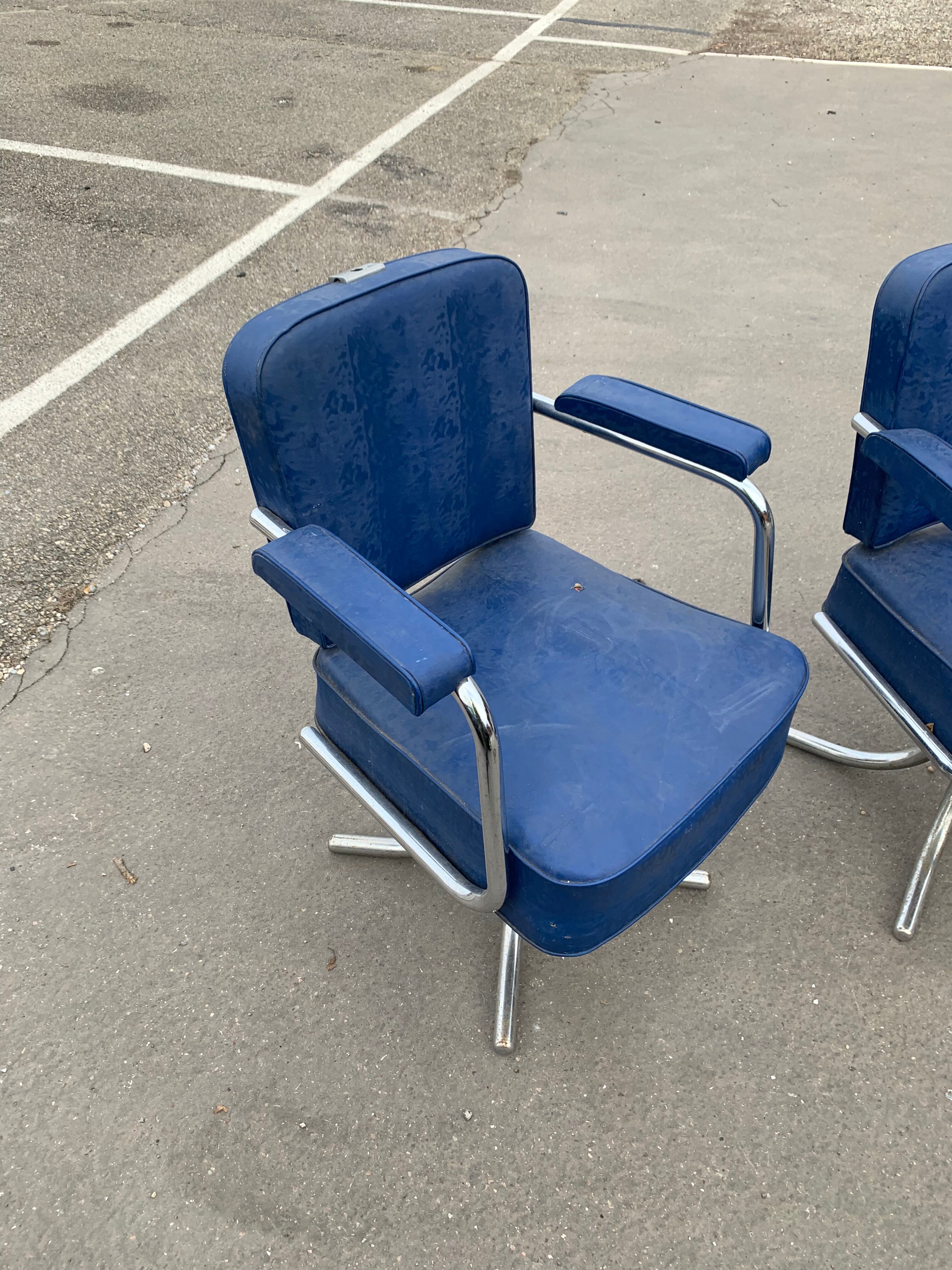 Set of 2 hairdresser's chairs