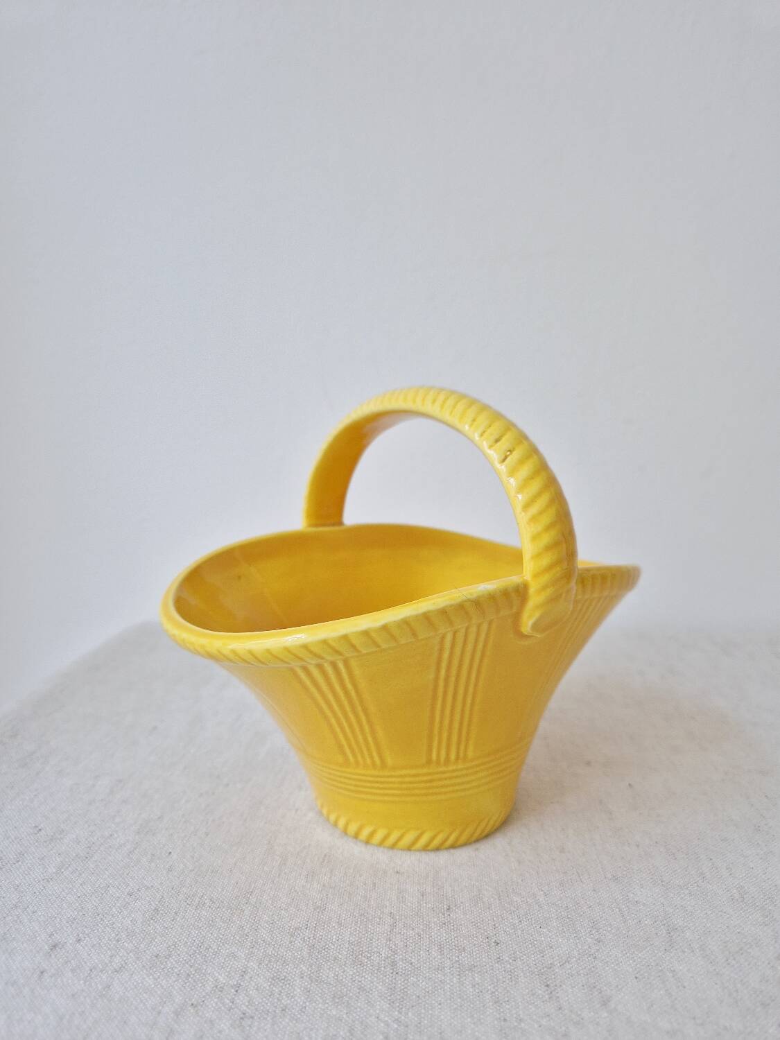 Small vintage ceramic basket with woven handle - Digoin & Sarreguemines
