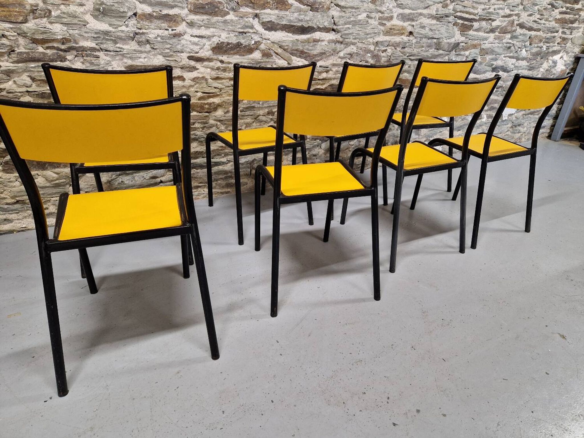Lot de 8 chaises jaunes mullca 510