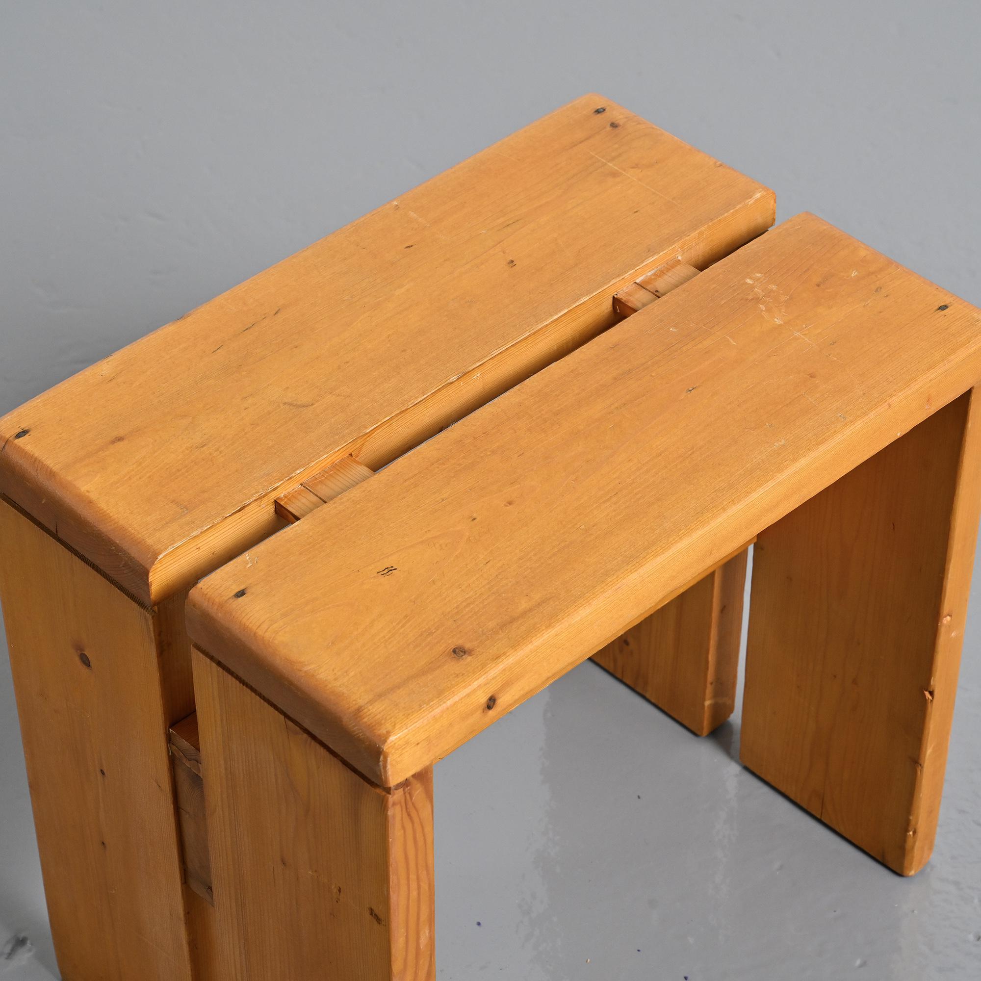 Solid pine stool Les Arcs.