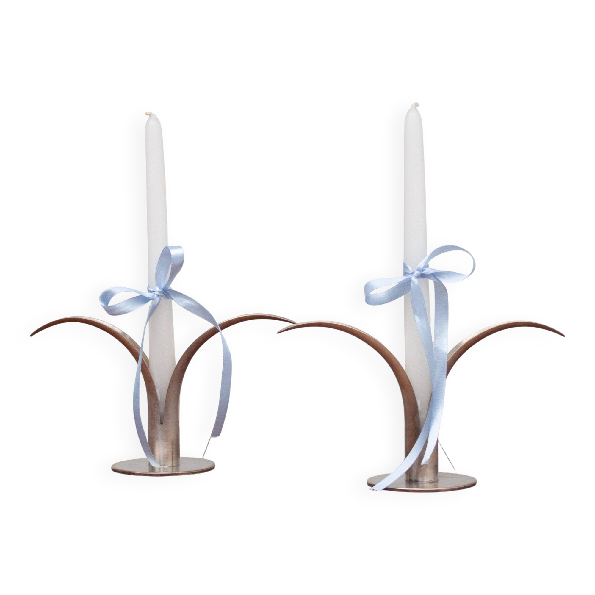 Ensemble de deux bougeoirs en métal argenté par Ystad-Metall, Suède.