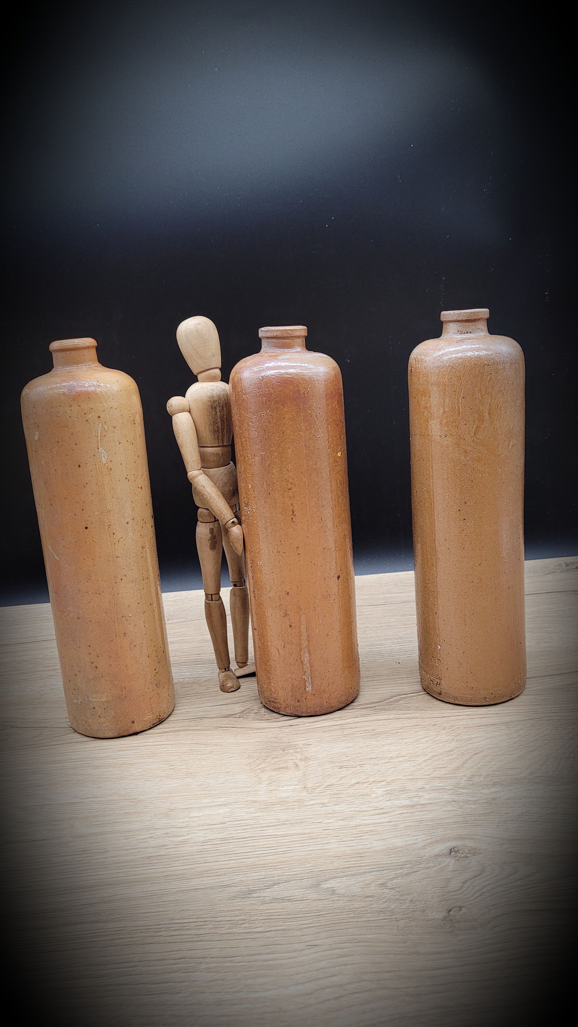 Trio de bouteilles en grès