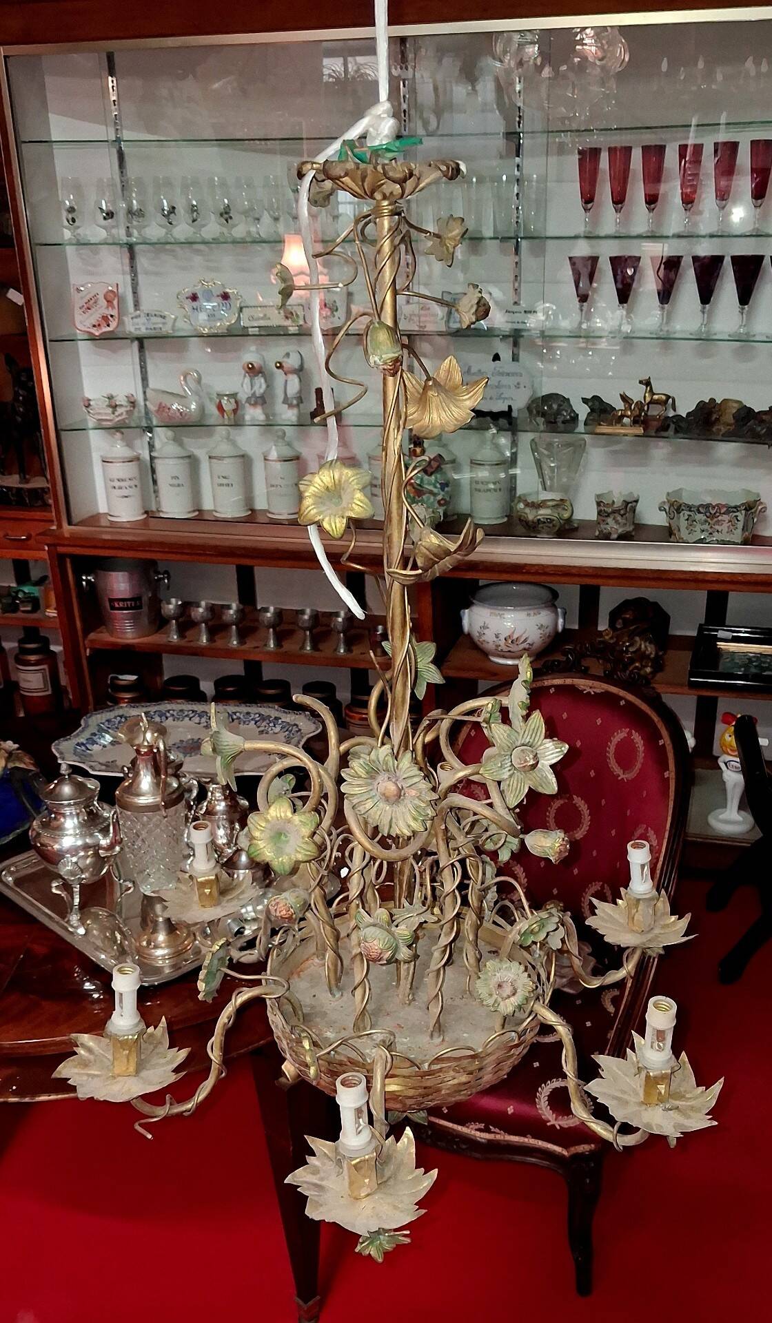 Large floral Art Nouveau chandelier in patinated bronze and metal.