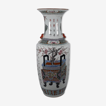 Vase en porcelaine chinoise Décoration florale multicolore, 19ème siècle