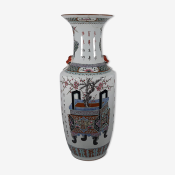 Chinese porcelain vase multicolor floral decoration, 19th century