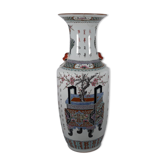 Vase en porcelaine chinoise Décoration florale multicolore, 19ème siècle
