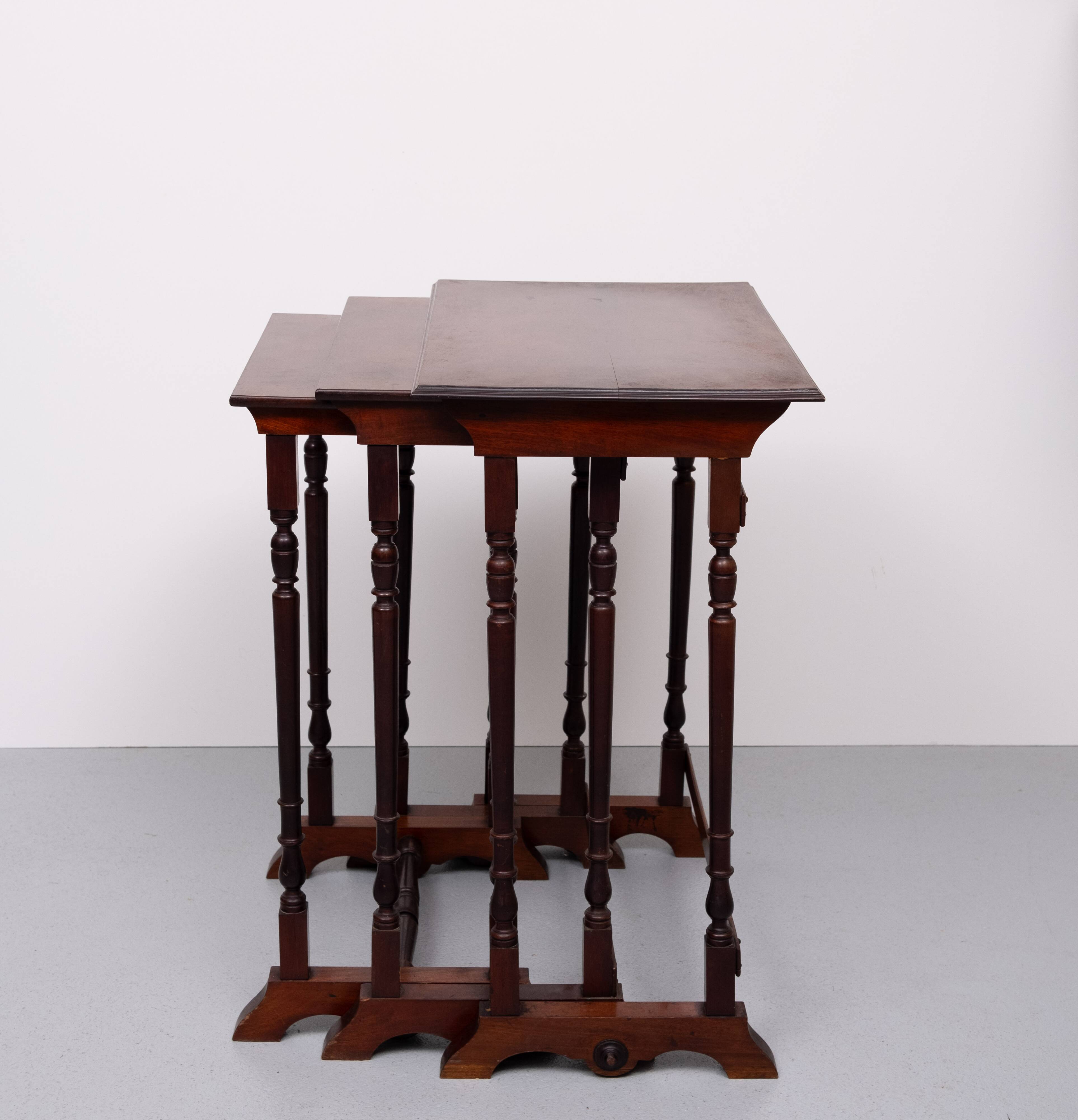 Tables gigognes victoriennes antiques d'Angleterre des années 1880