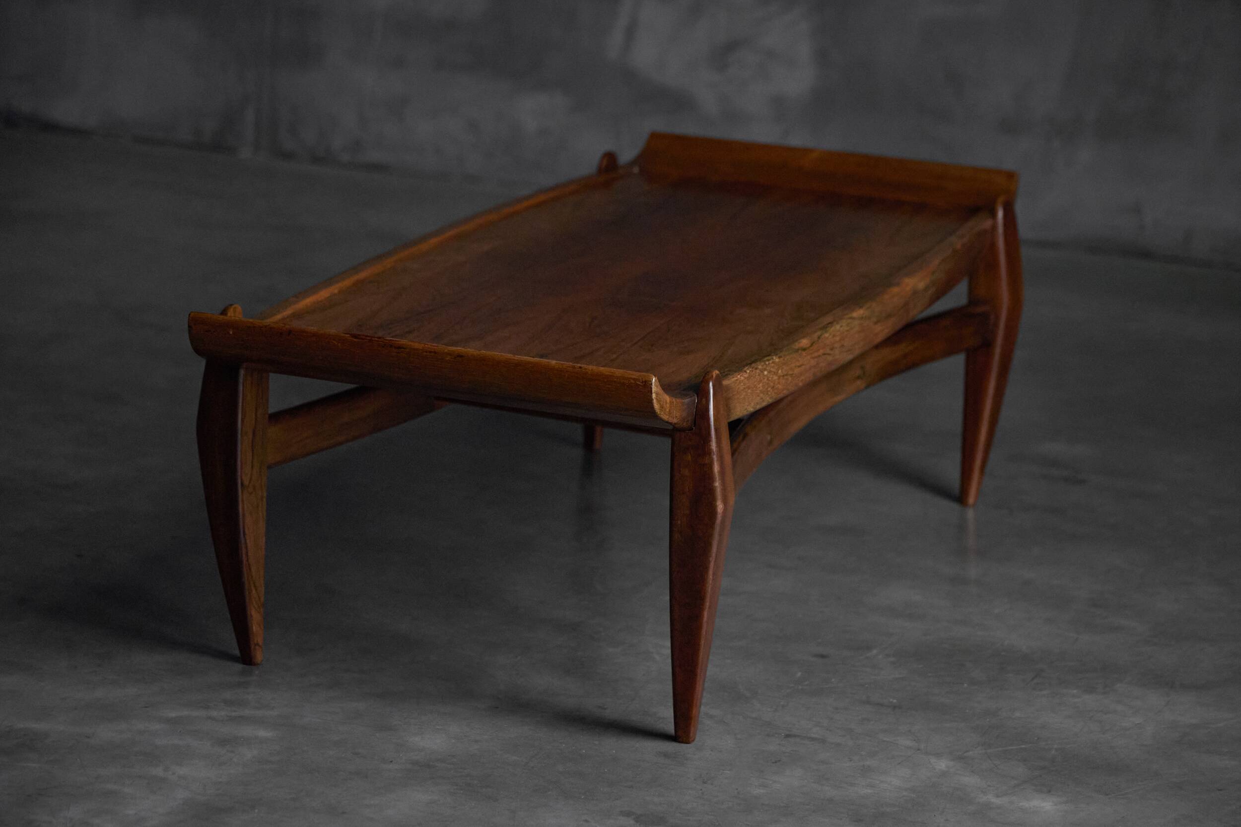 Table basse moderne brésilienne de Jean Gillon, Brésil, années 1960
