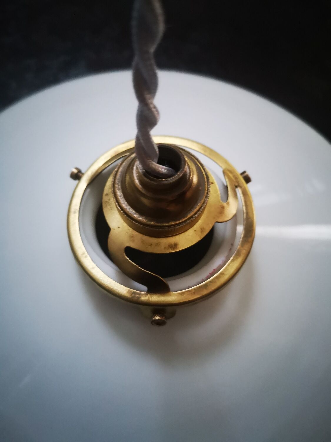 Old pendant lamp in white opaline Art Deco 1930 Ø 25 cm