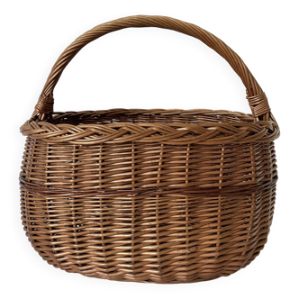 Woven wicker basket