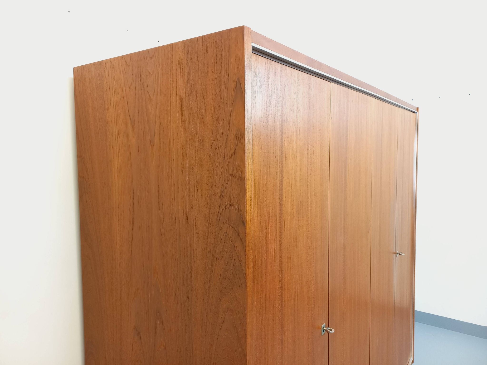 Vintage Scandinavian modernist wardrobe in teak and metal from the 1960s.