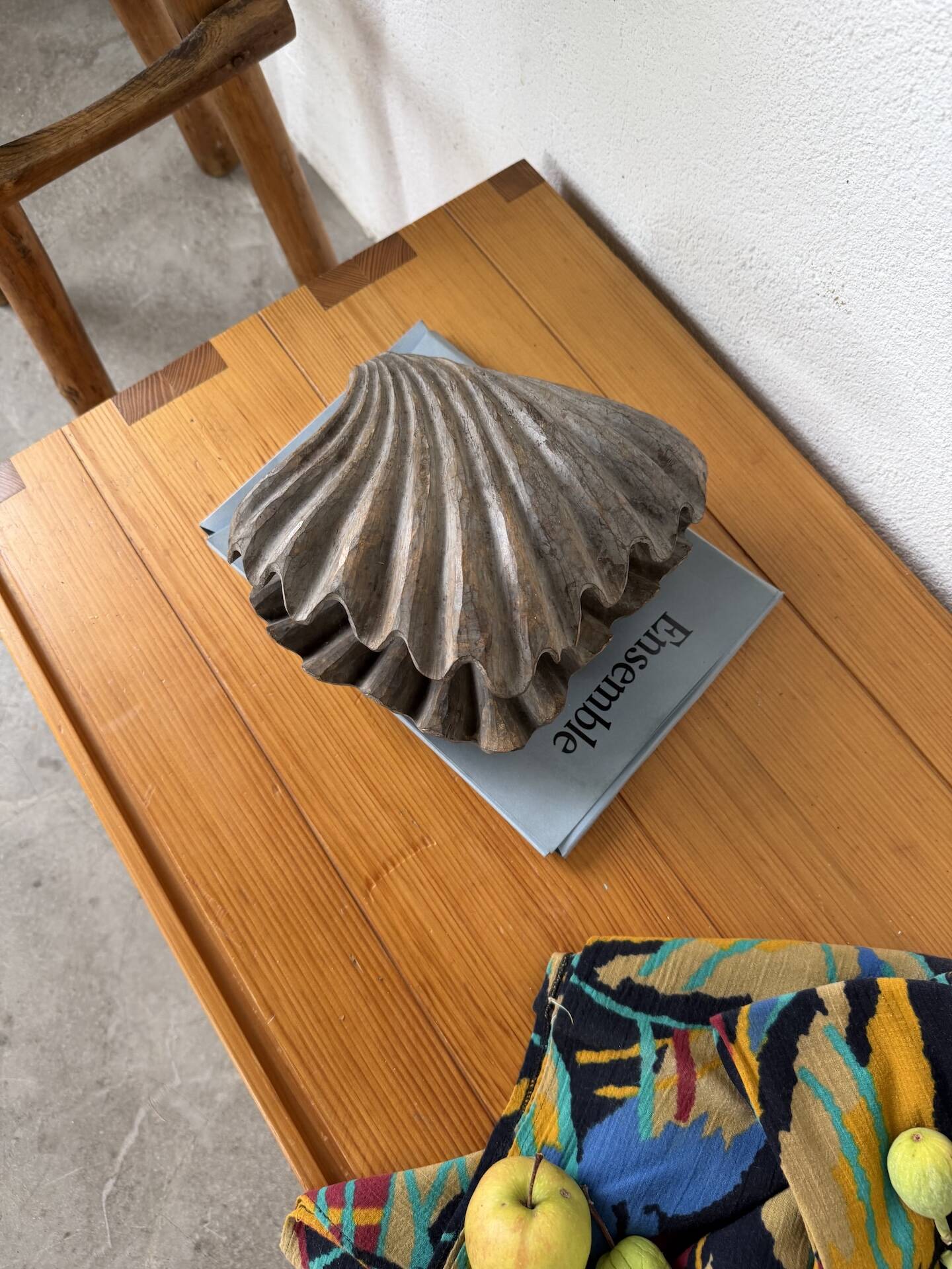Brutalist wood shell sculpture box 1900