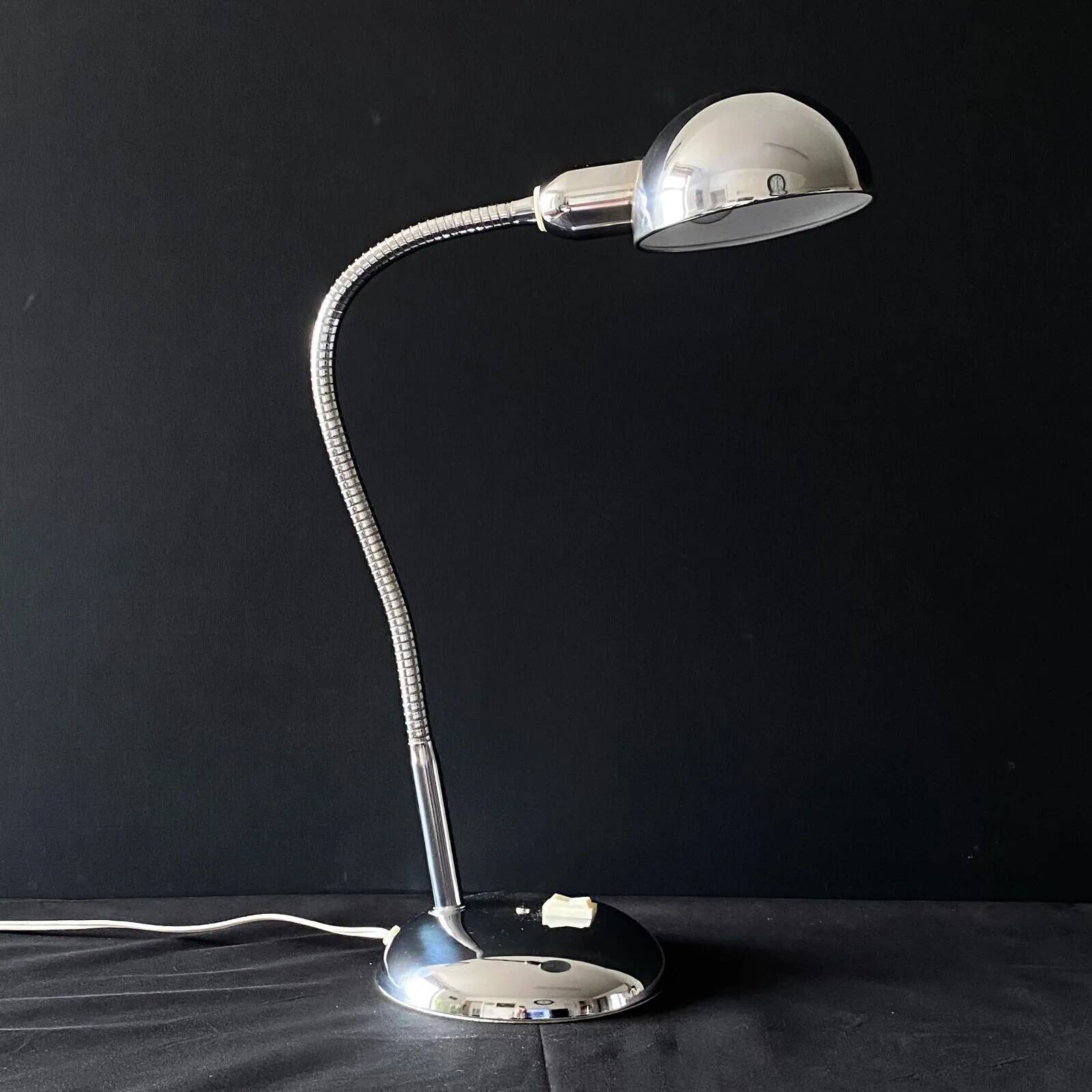 Articulated table lamp on flexible chrome metal vintage 70's