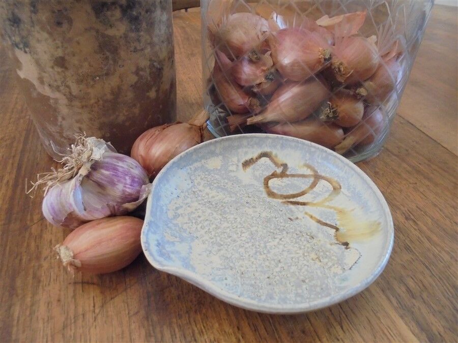 Garlic scraper