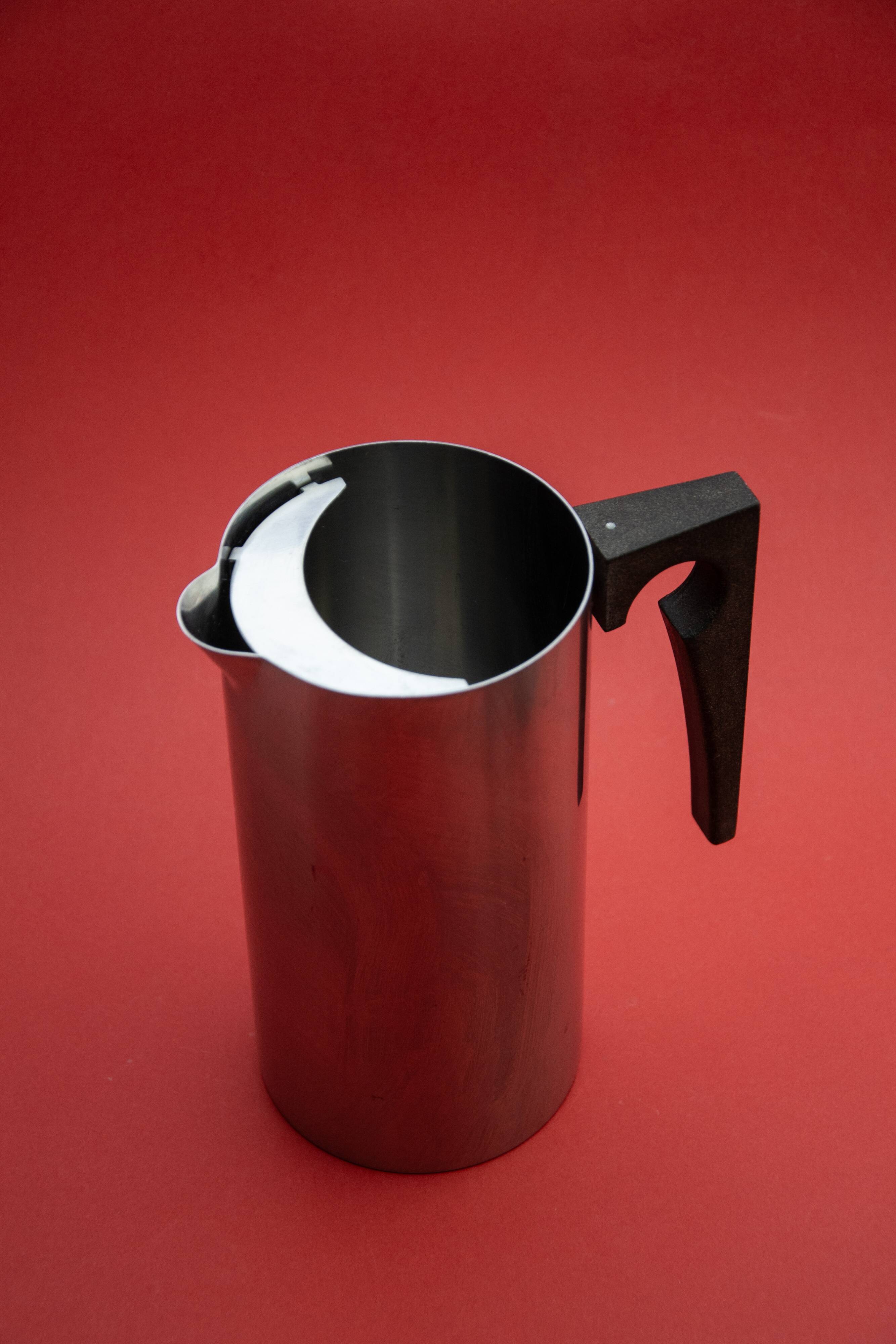 Carafe de service avec bec anti-glace Arne Jacobsen – Cylinda Line, 1967