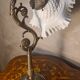 Lampe en bronze et abat-jour en opaline blanche, 1900