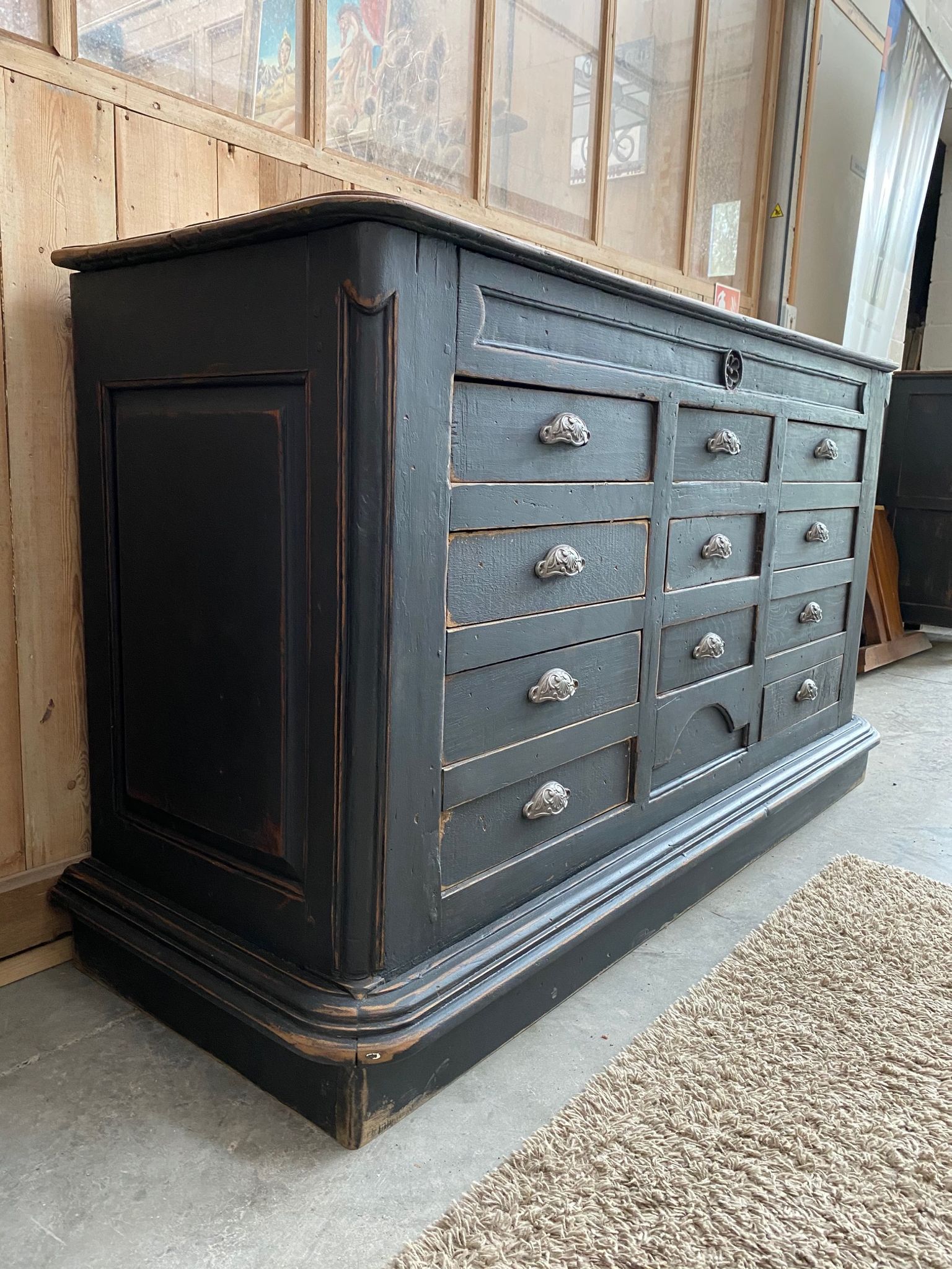 Craft furniture in oak at the end of the 19th century