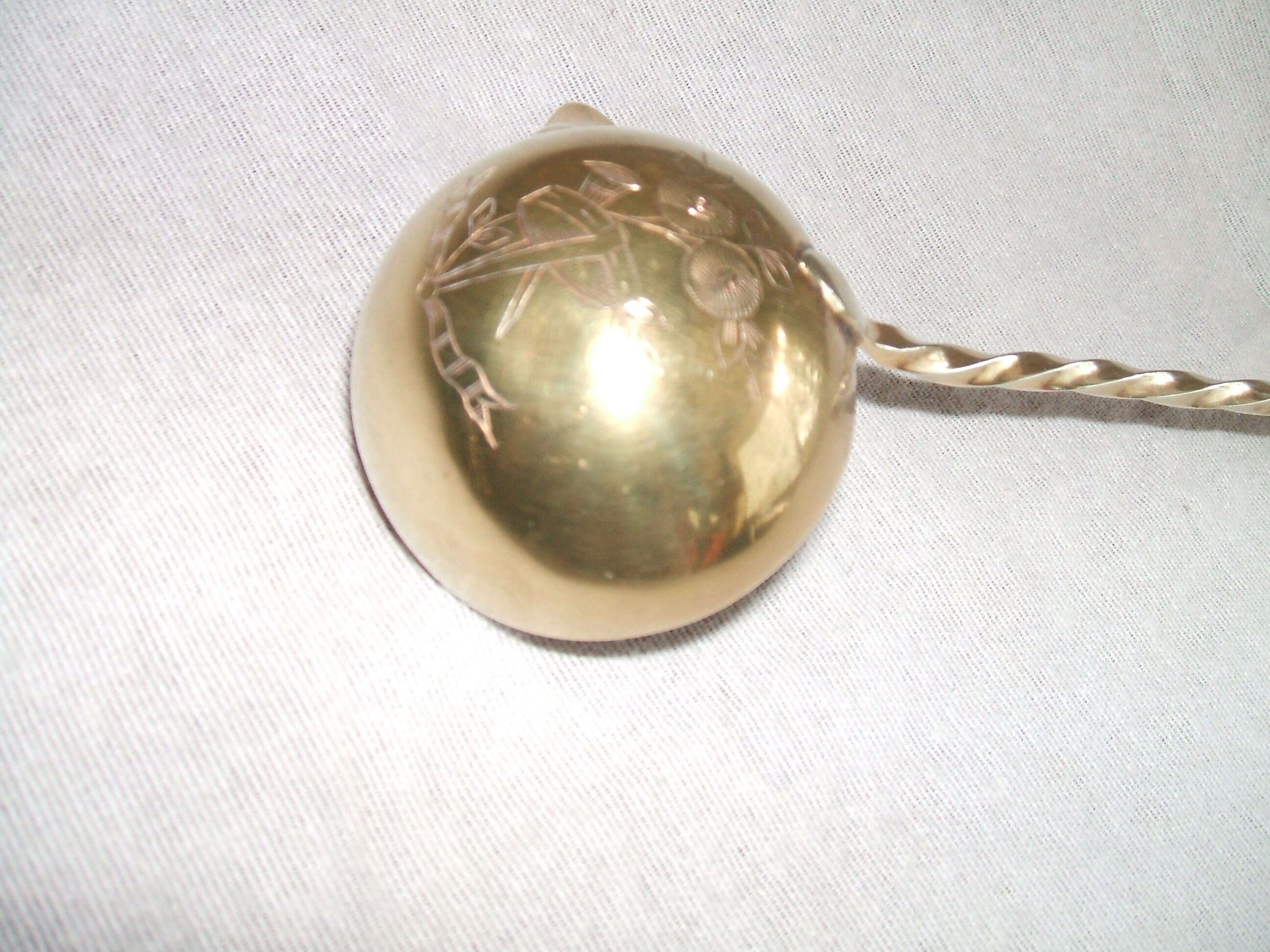 Laouche has creme sleeve silver