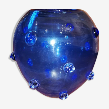 Blue glass vase to button in application