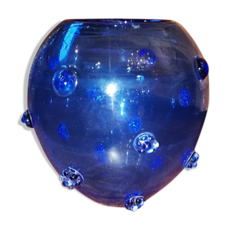 Blue glass vase to button in application