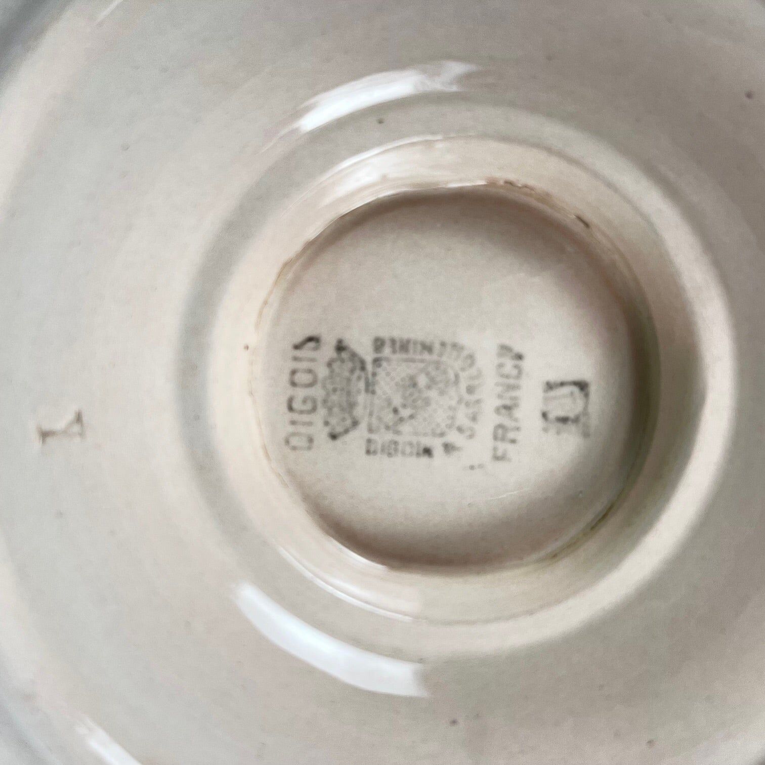 Digoin - Sarreguemines sauce boat, rose pattern, first half of the 20th century.