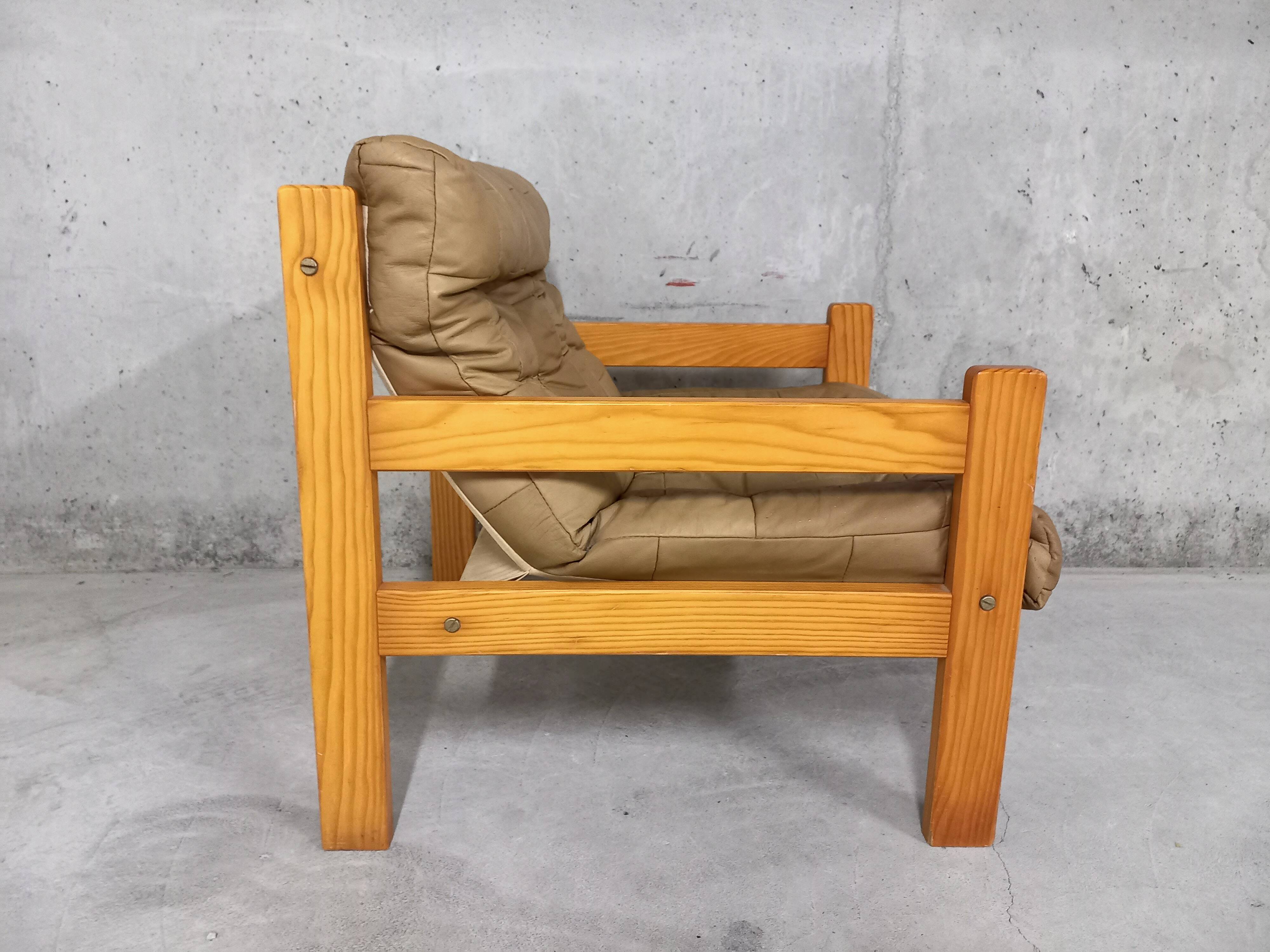 Vintage heater armchair in pine and leather 70s
