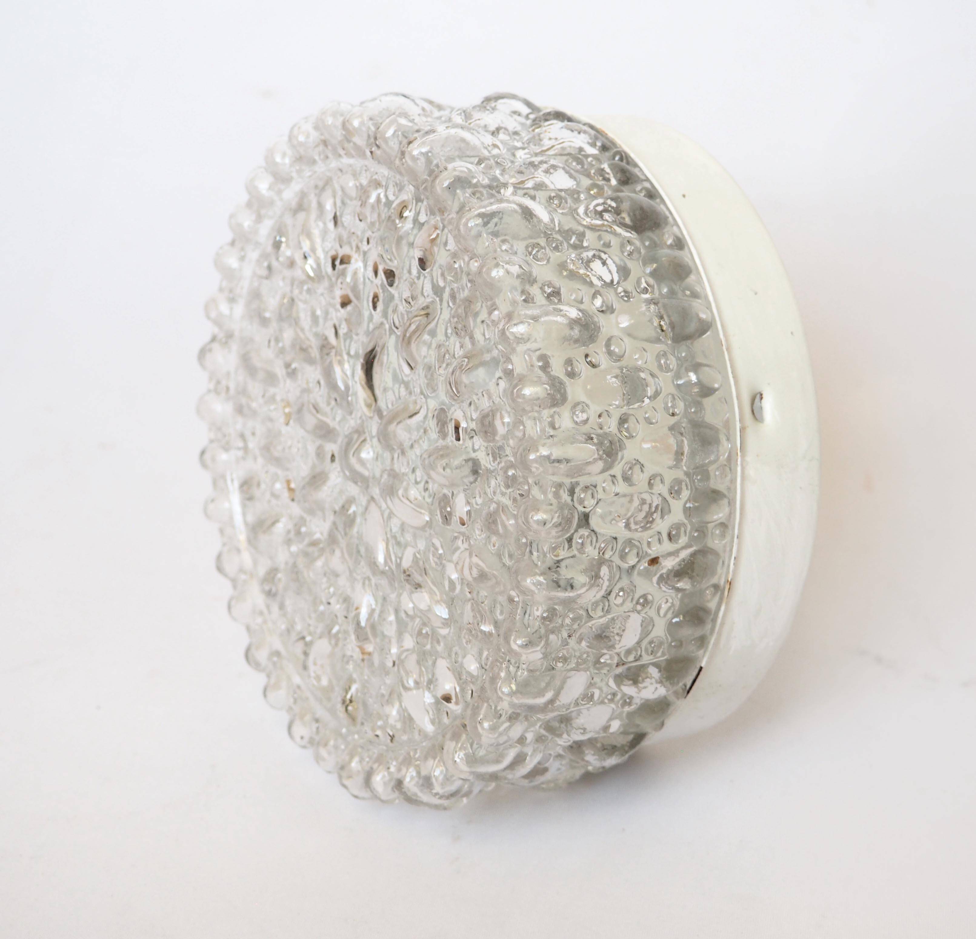 Tynnel bubble pattern molded glass wall light