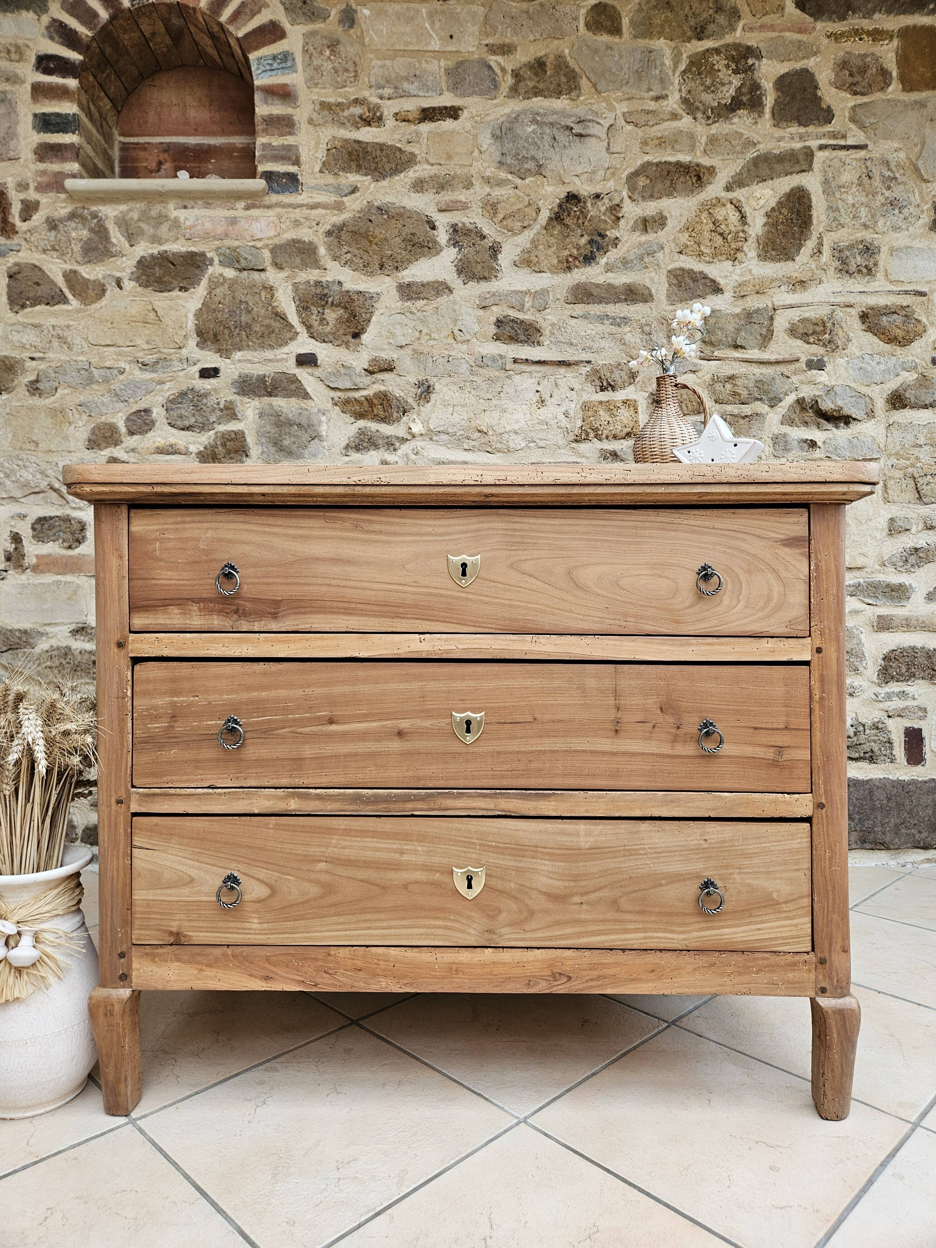 Antique chest of drawers