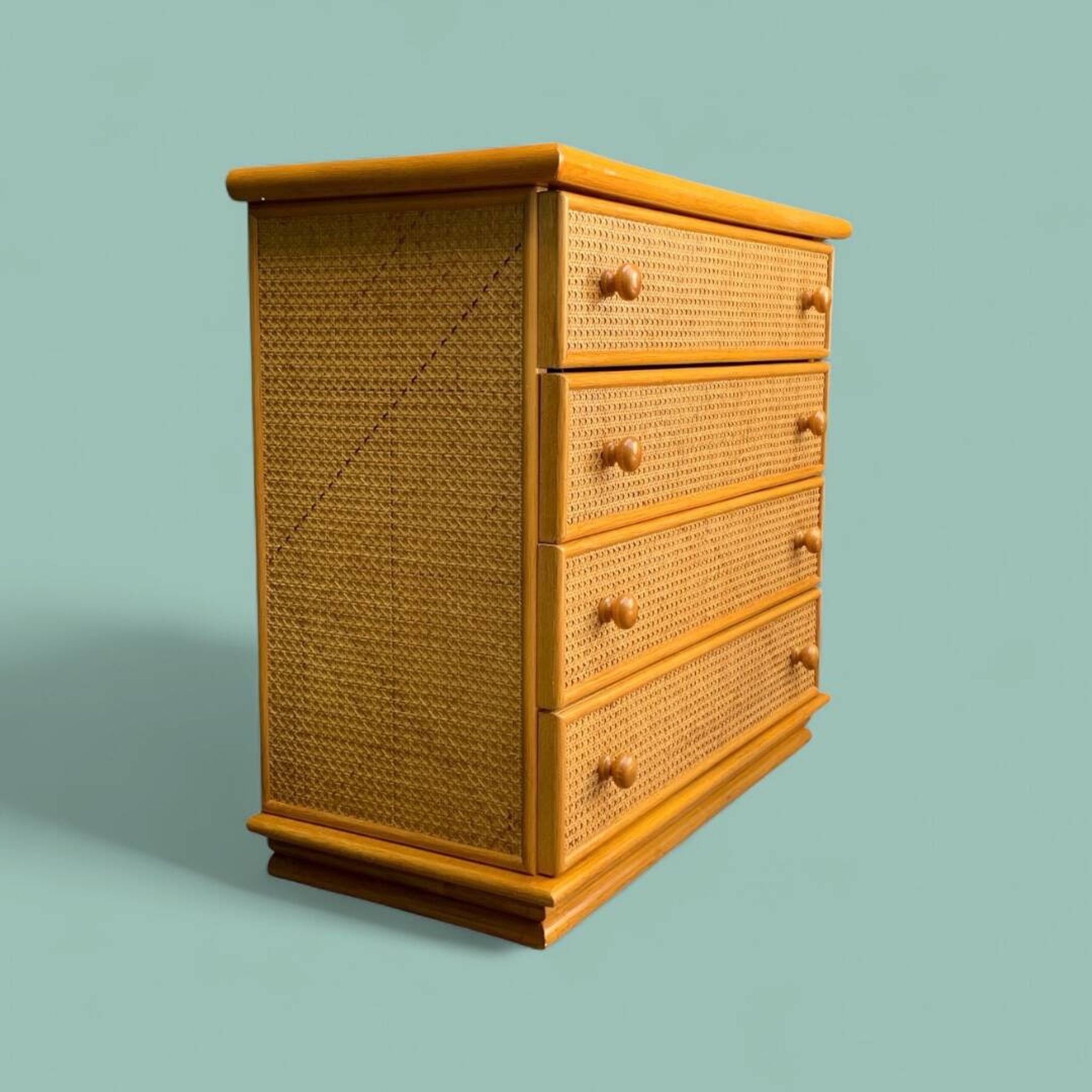 Dresser and its bedside table in rattan caning and vintage oak from the 1970s.