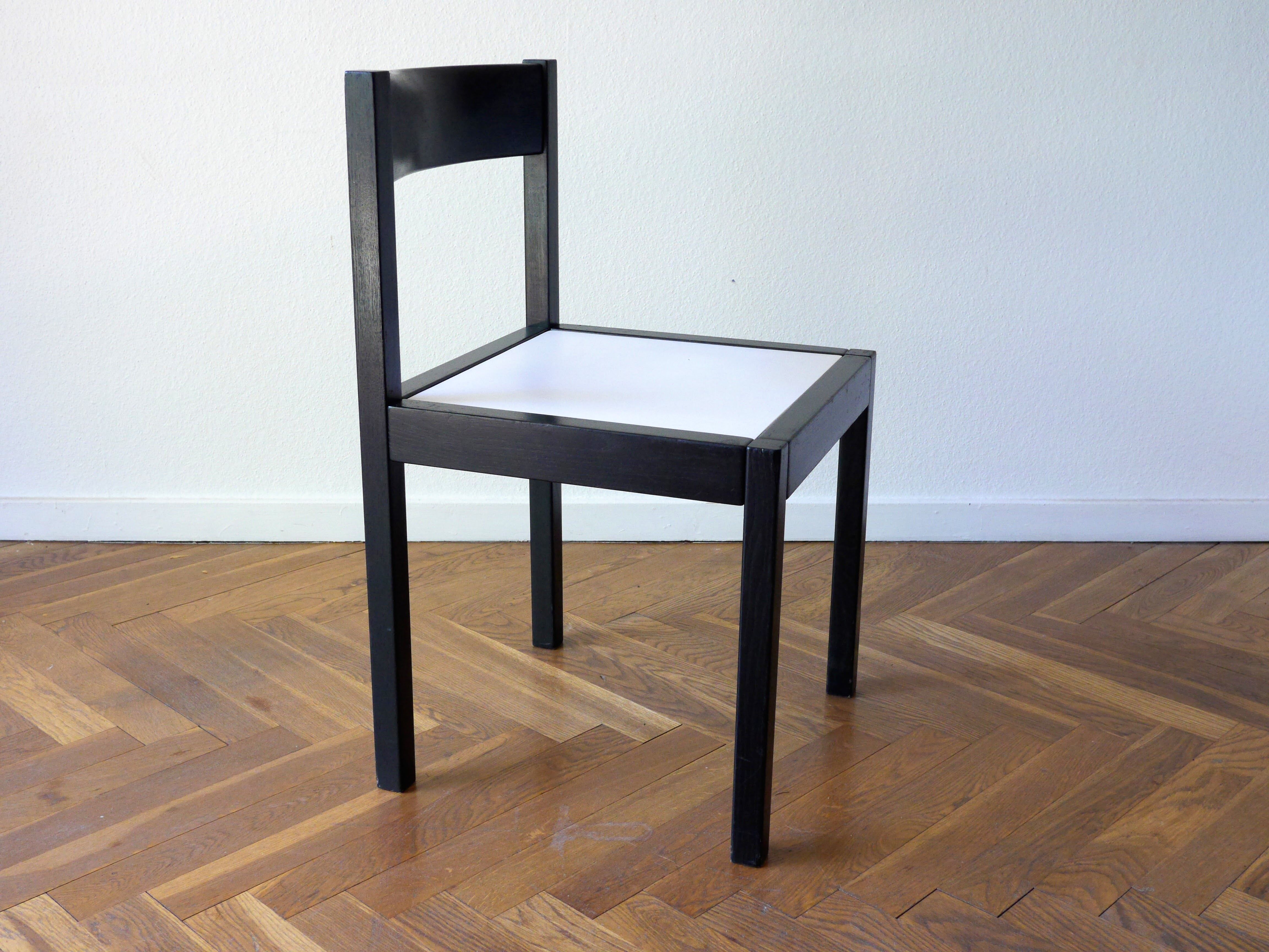 Ensemble de 6 chaises à manger noir et blanc du milieu du siècle