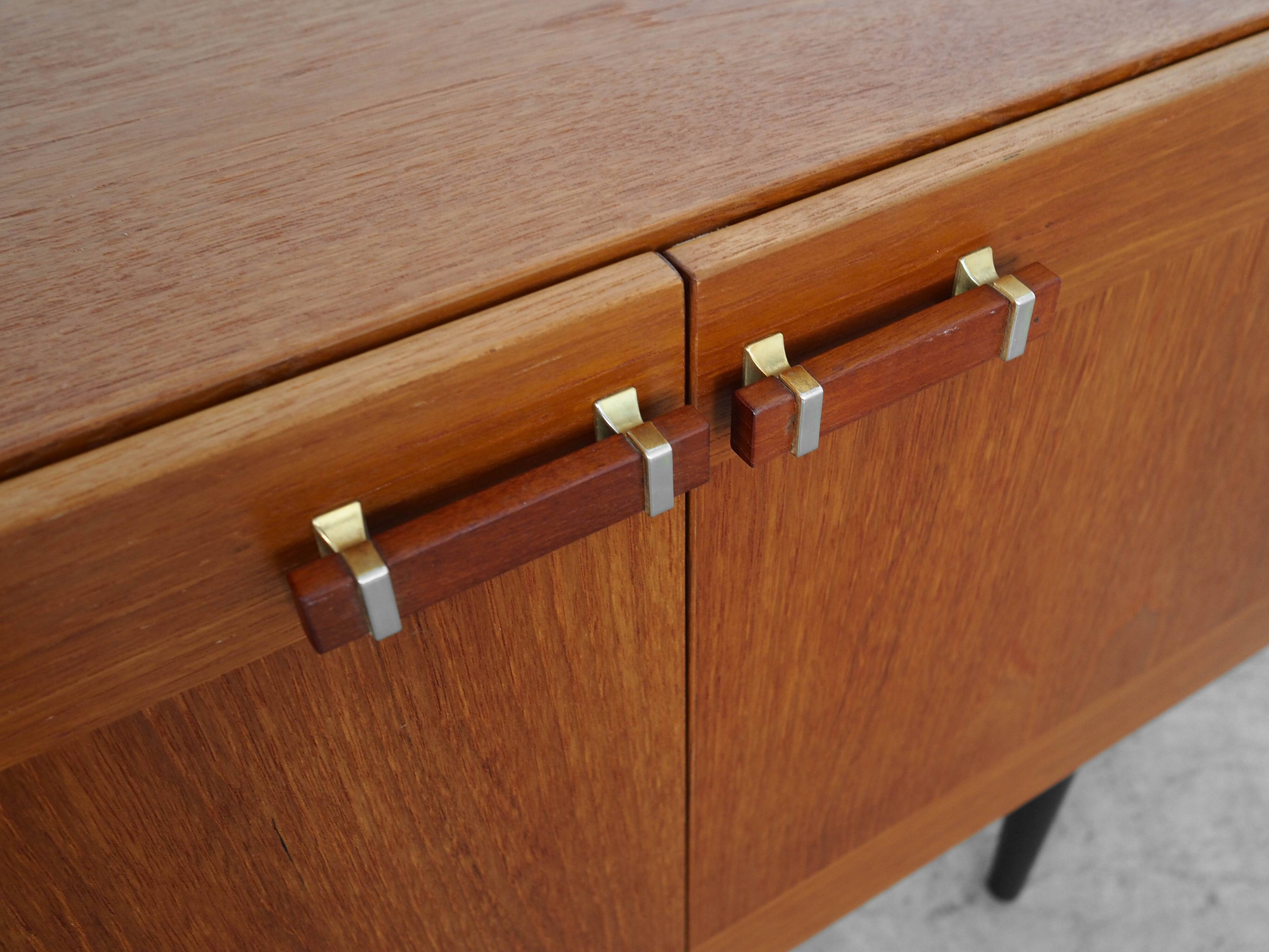 Cabinet en teck, design danois, années 1970, production : Danemark