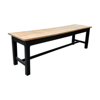 Farm table