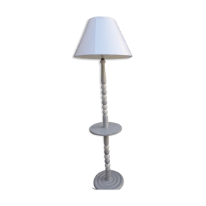 lampadaire avec sa tablette