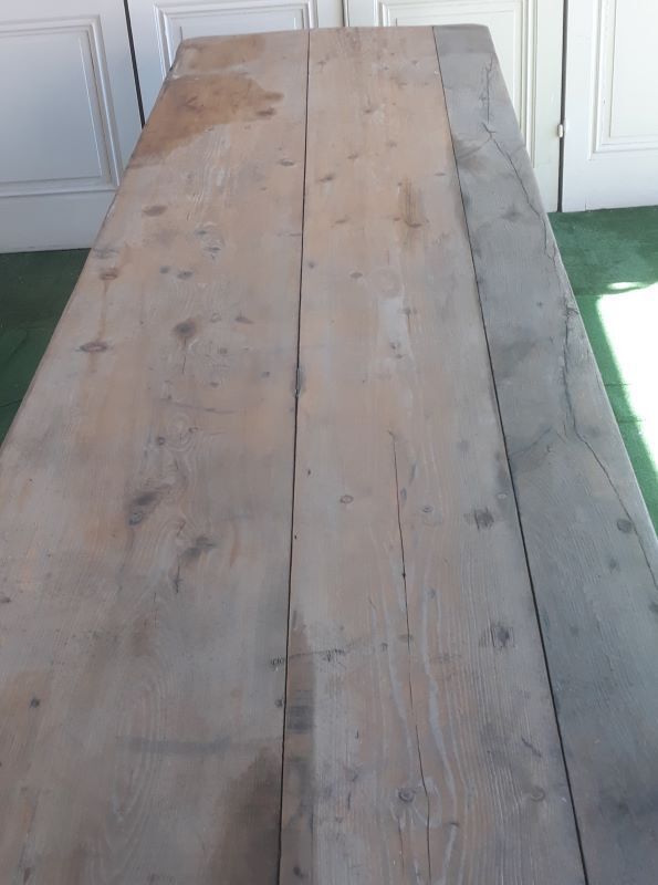 Workshop table with tray on trestles