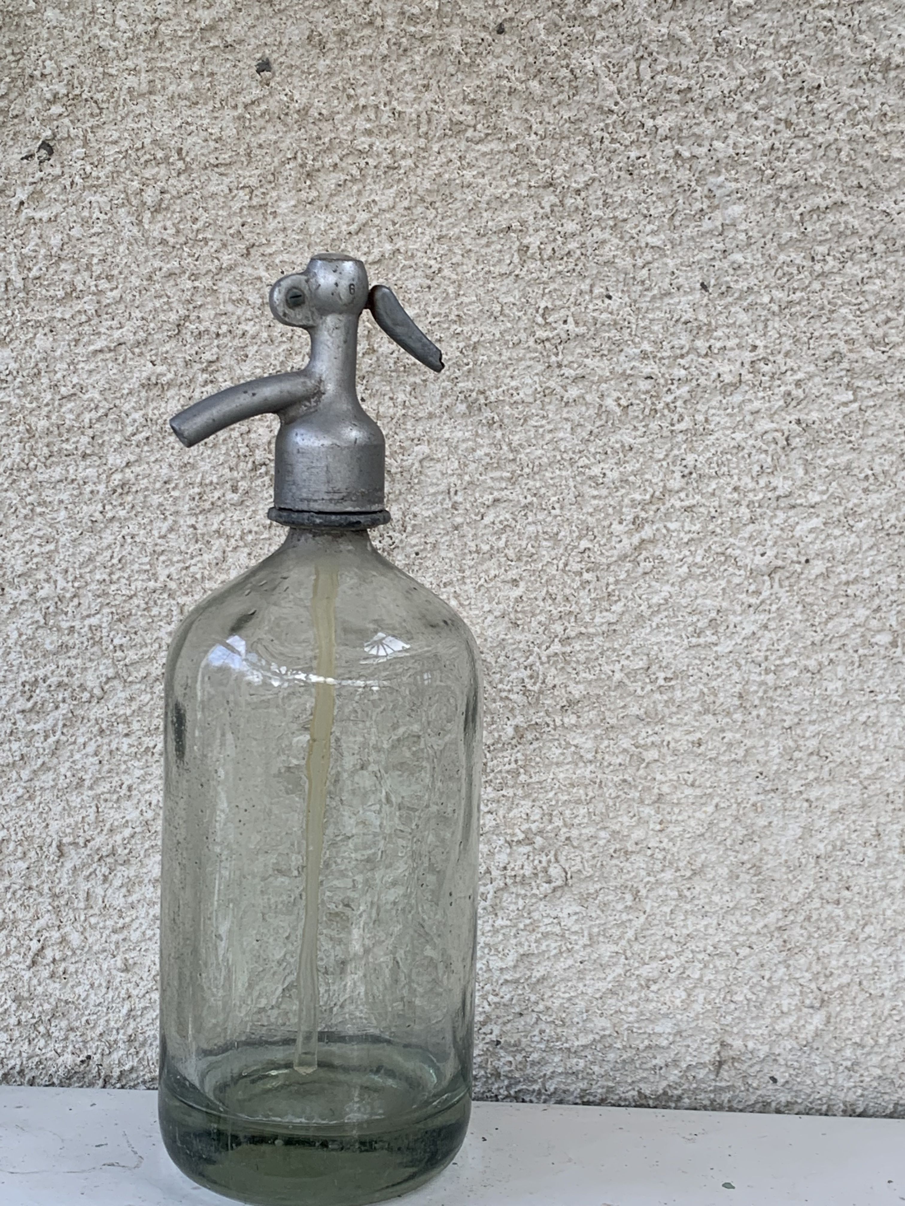 Transparent glass siphon, very thick bottom and metal cap