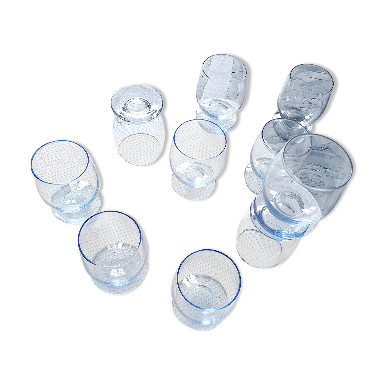 Ensemble de 10 verres à liqueur en cristal teinté dans la masse