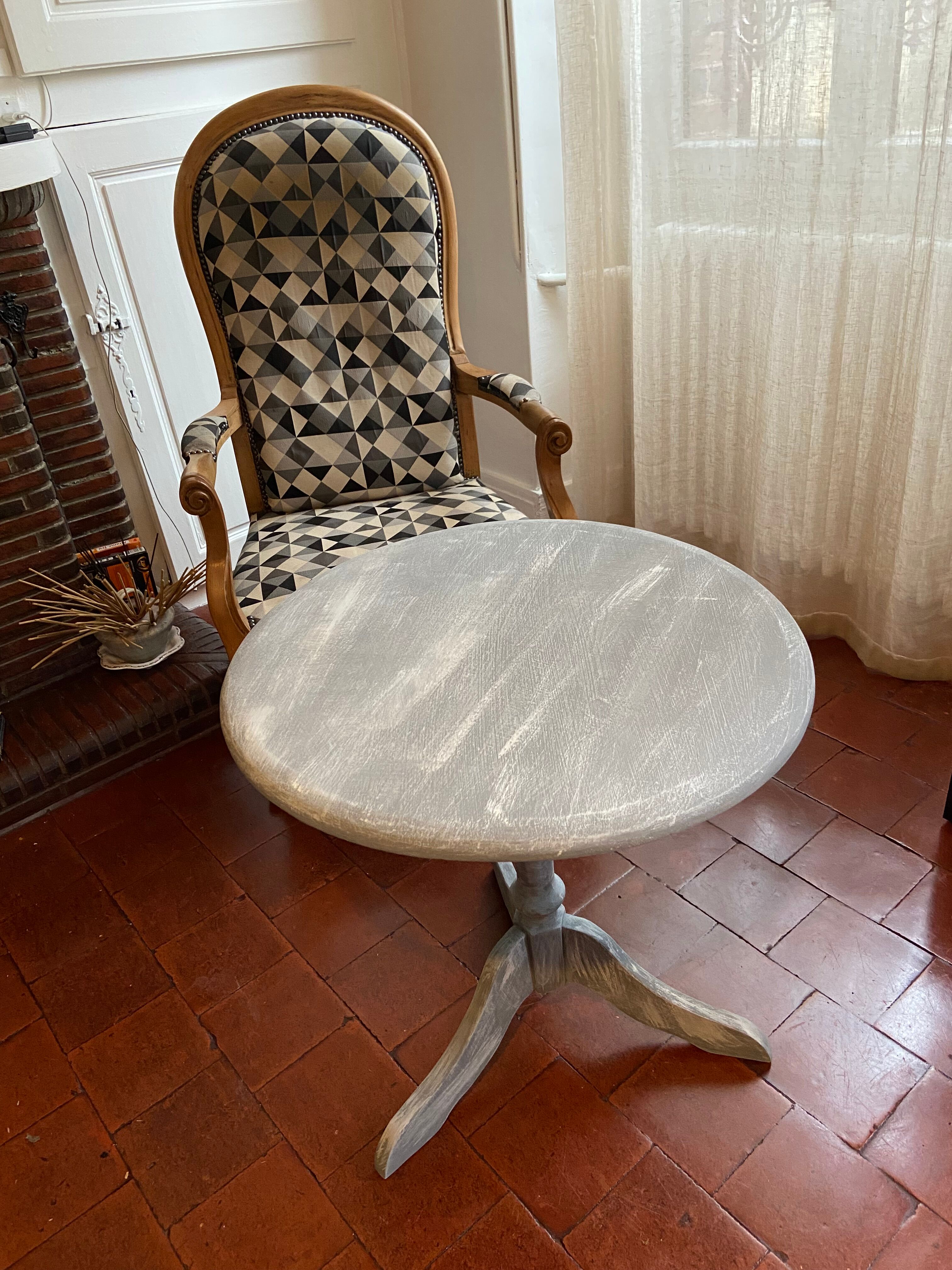 Patinated wooden pedestal table