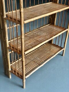 Etagere sur pied  en bambou refendu
