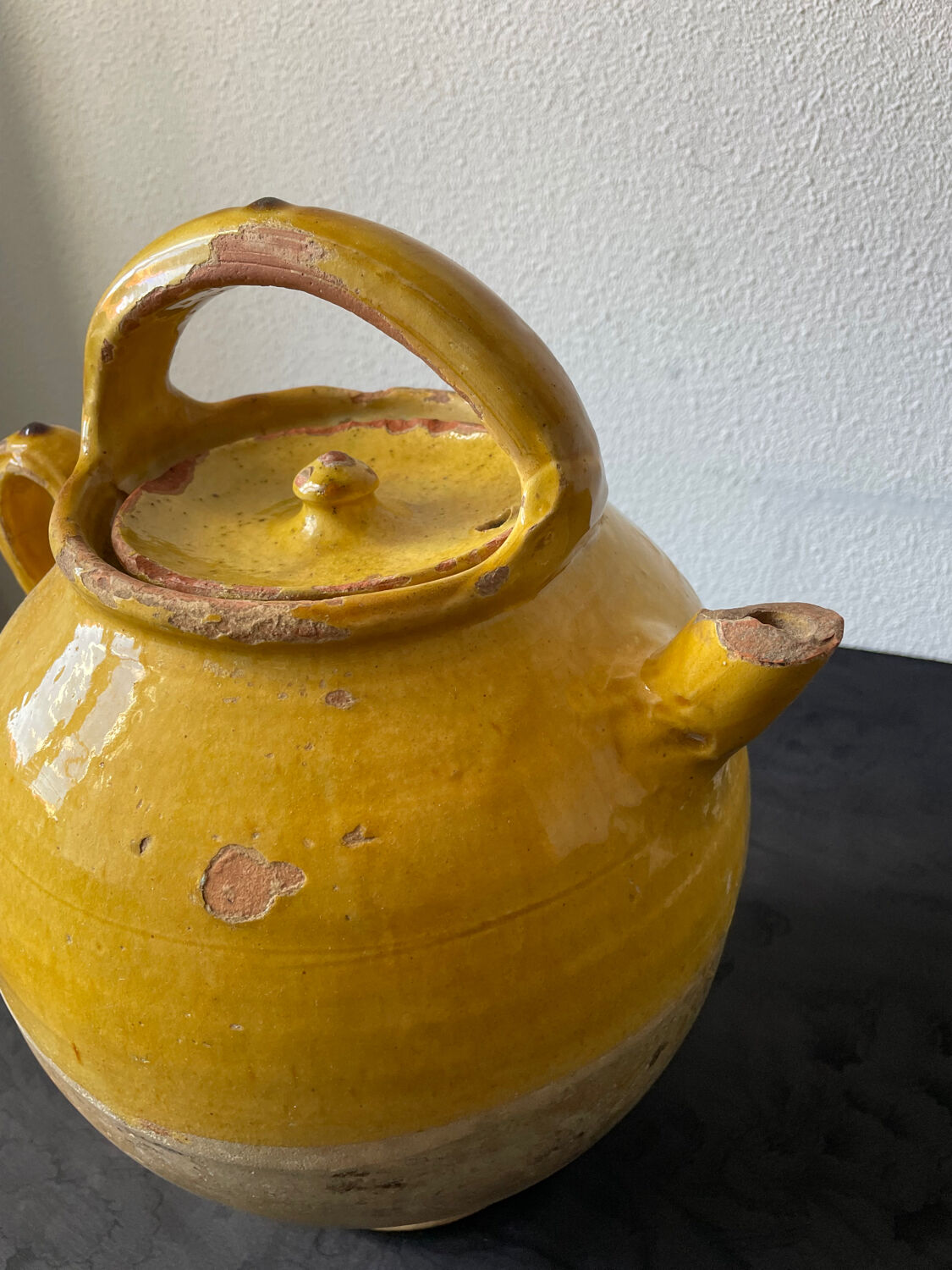 Cruche gargoulette chevrette en terre cuite jaune vernissé XIX eme siècle