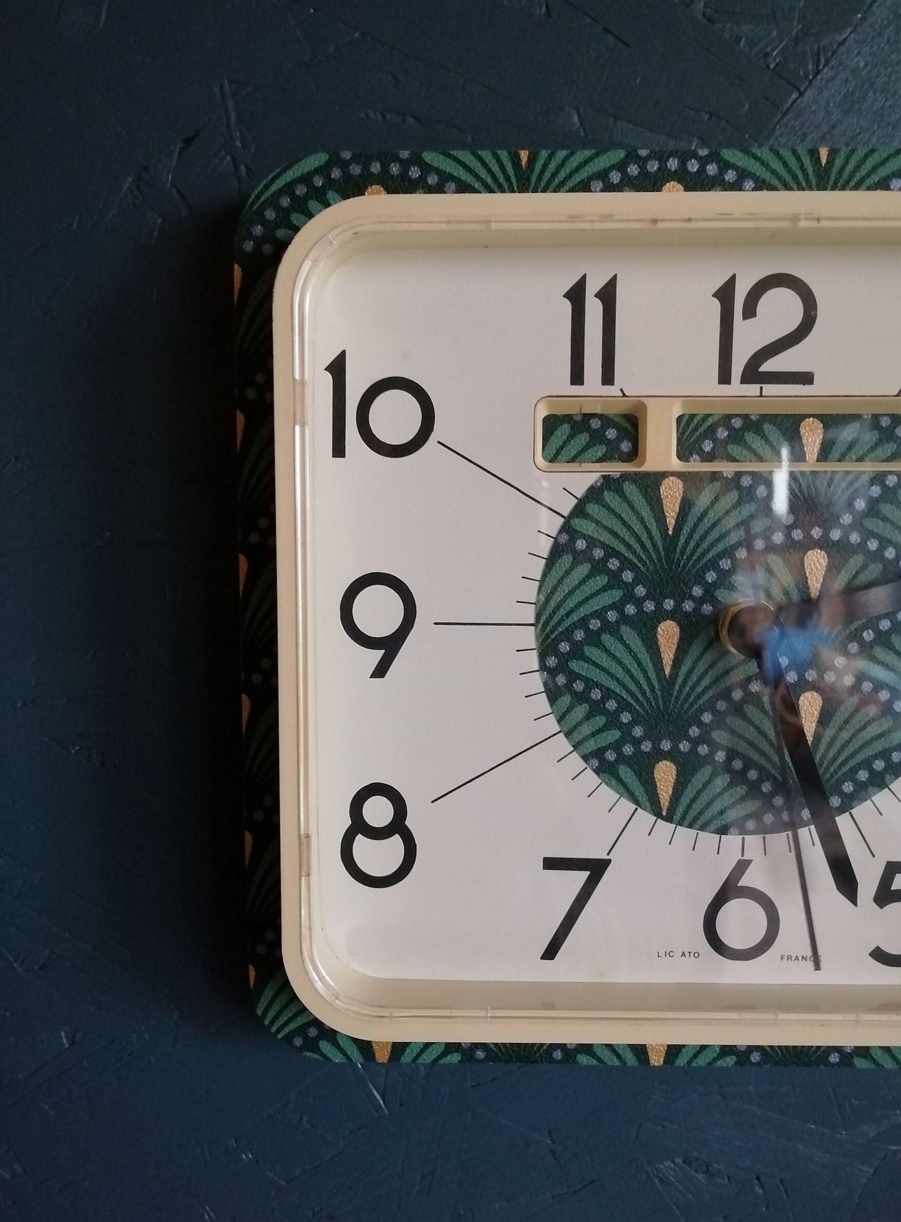 Horloge vintage pendule murale "verte dorée"